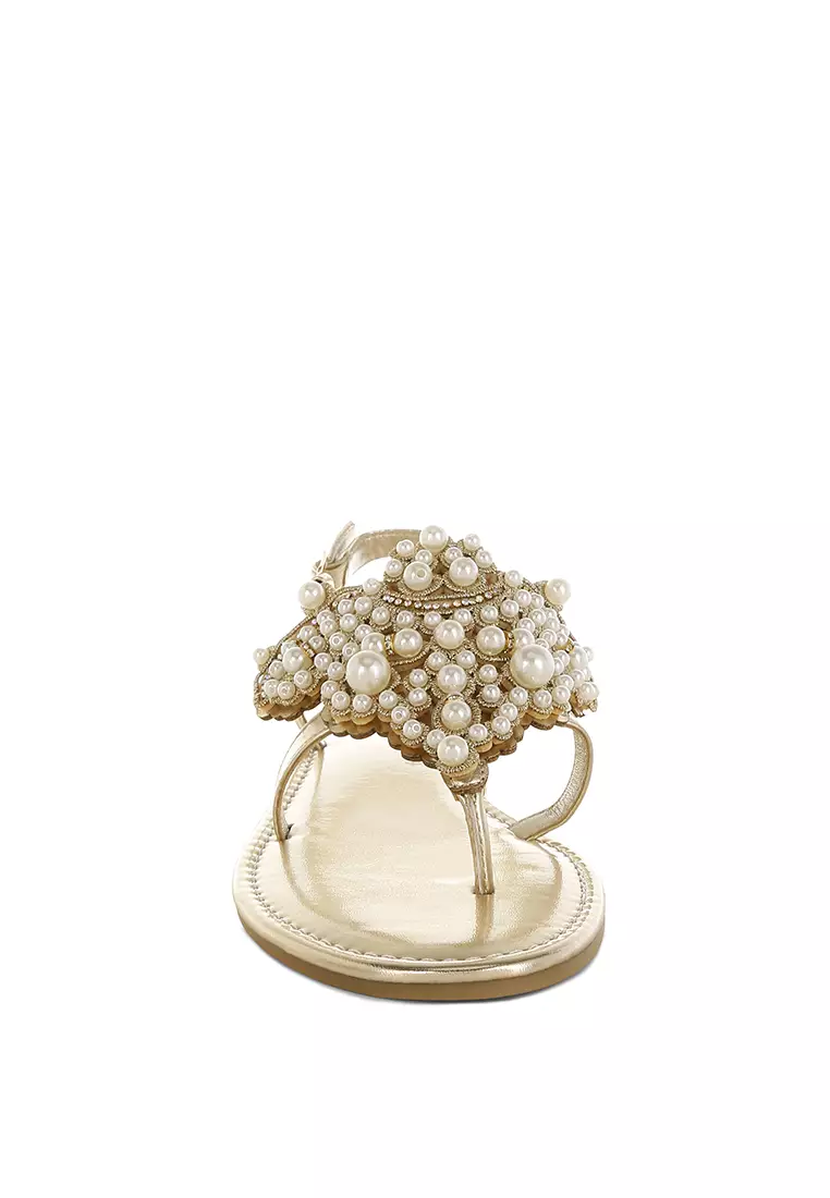 Sepatu Flat Berhias Mutiara Metalik dalam Warna Emas