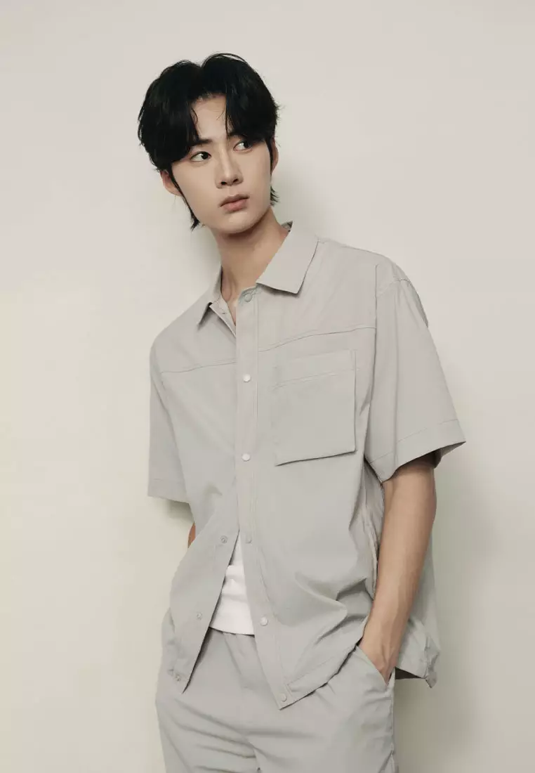 Korea Collection Men's Stretchy Nylon Cargo Pocket Short Sleeve Loose Shirt 01045521