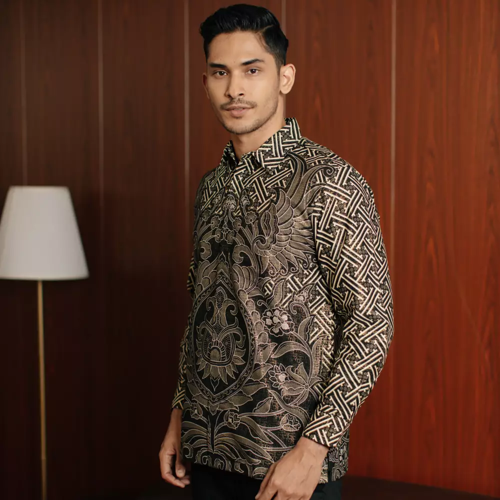 Pinggala Black Kemeja Batik Furing Regular Fit Foil