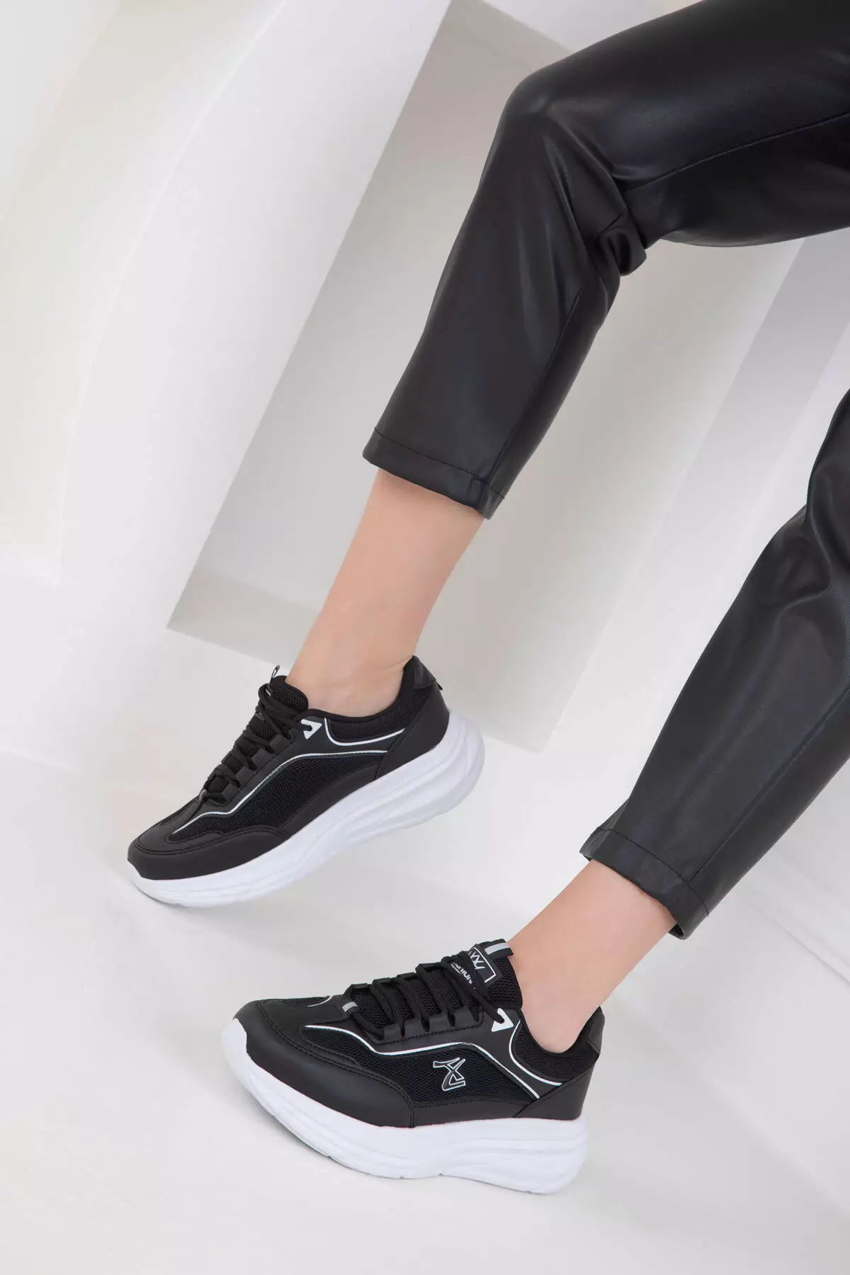 Black-White Women's Sneaker 20414