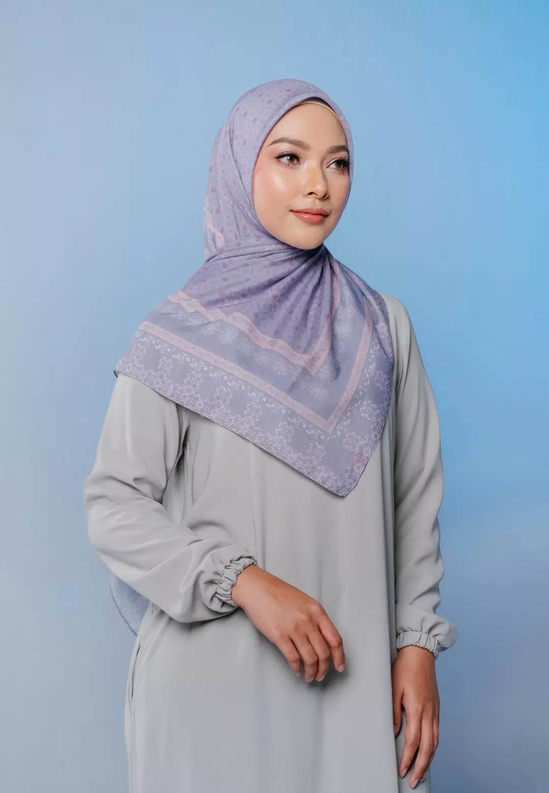 VALE Scarf Grey - Kerudung Hijab Segiempat Motif With Pouch Ziplock - Bahan Poly Fine - Ukuran 110x110