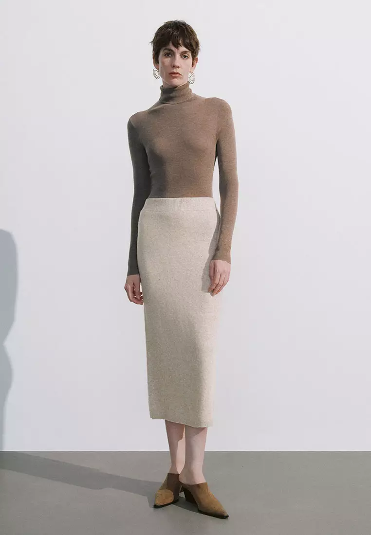 UR冬季新款女装简约气质后开衩高腰针织半裙UWM940027