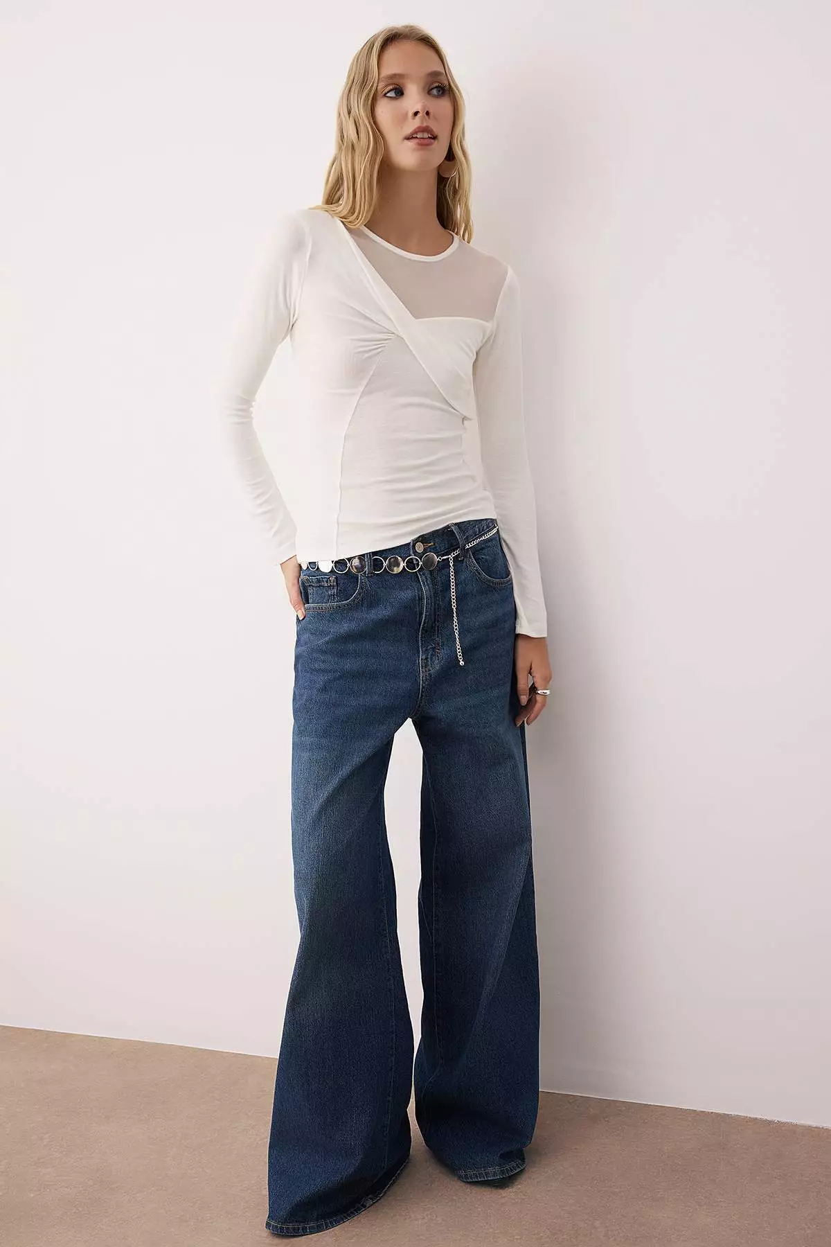 Ecru Collar Detailed Fitted/Body-Smoothing Knitted Blouse