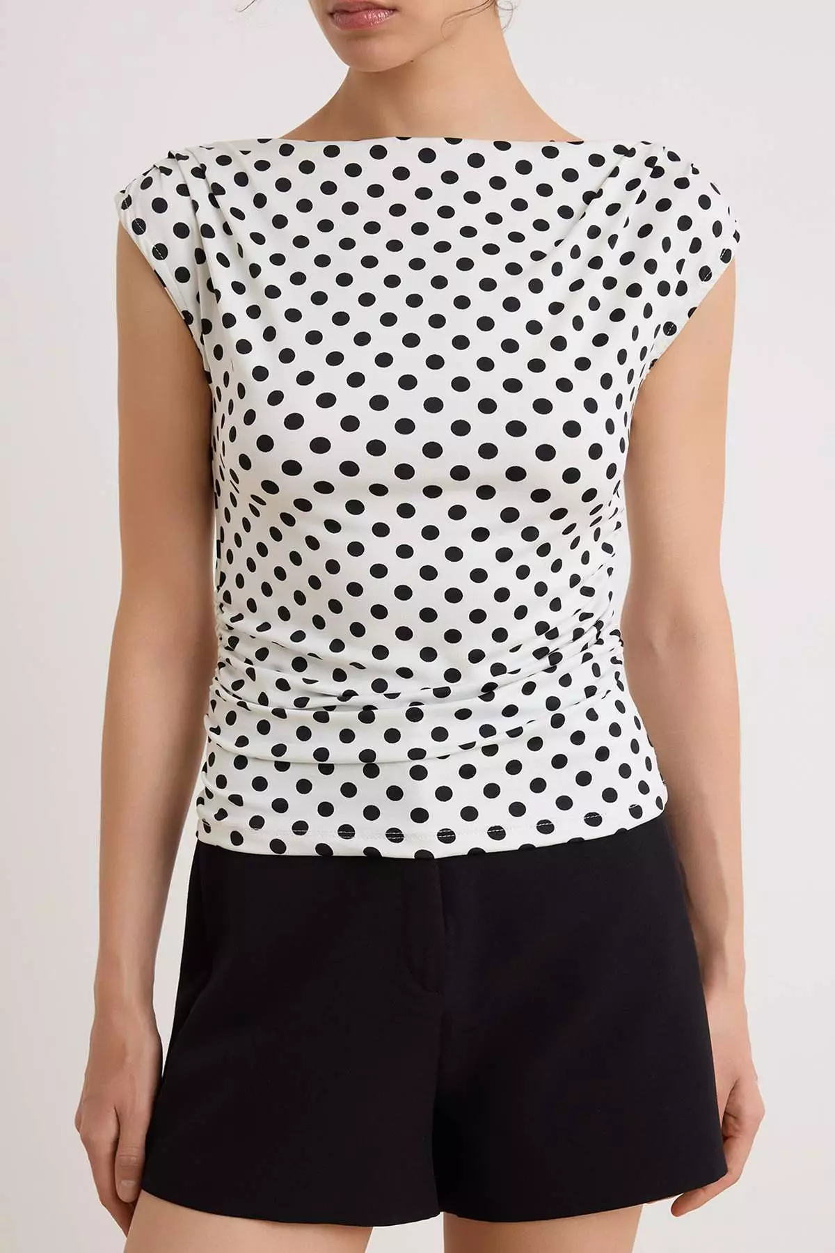 Ecru Polka Dot Fitted Boat Neck Sleeveless Gathered Knitted Blouse Twoss26Bz00979