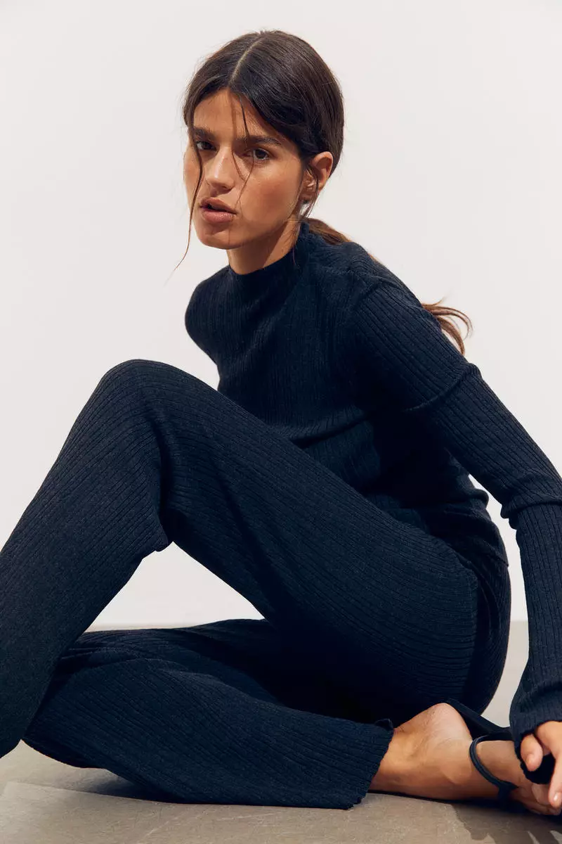Rib-knit flared trousers