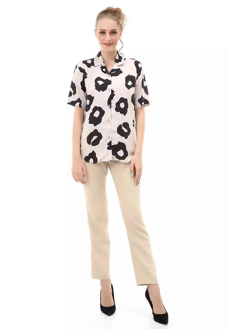 Holly Kemeja Atasan Kasual Wanita Lengan Pendek Motif Flower1 Material Rayon ORIGINAL - White