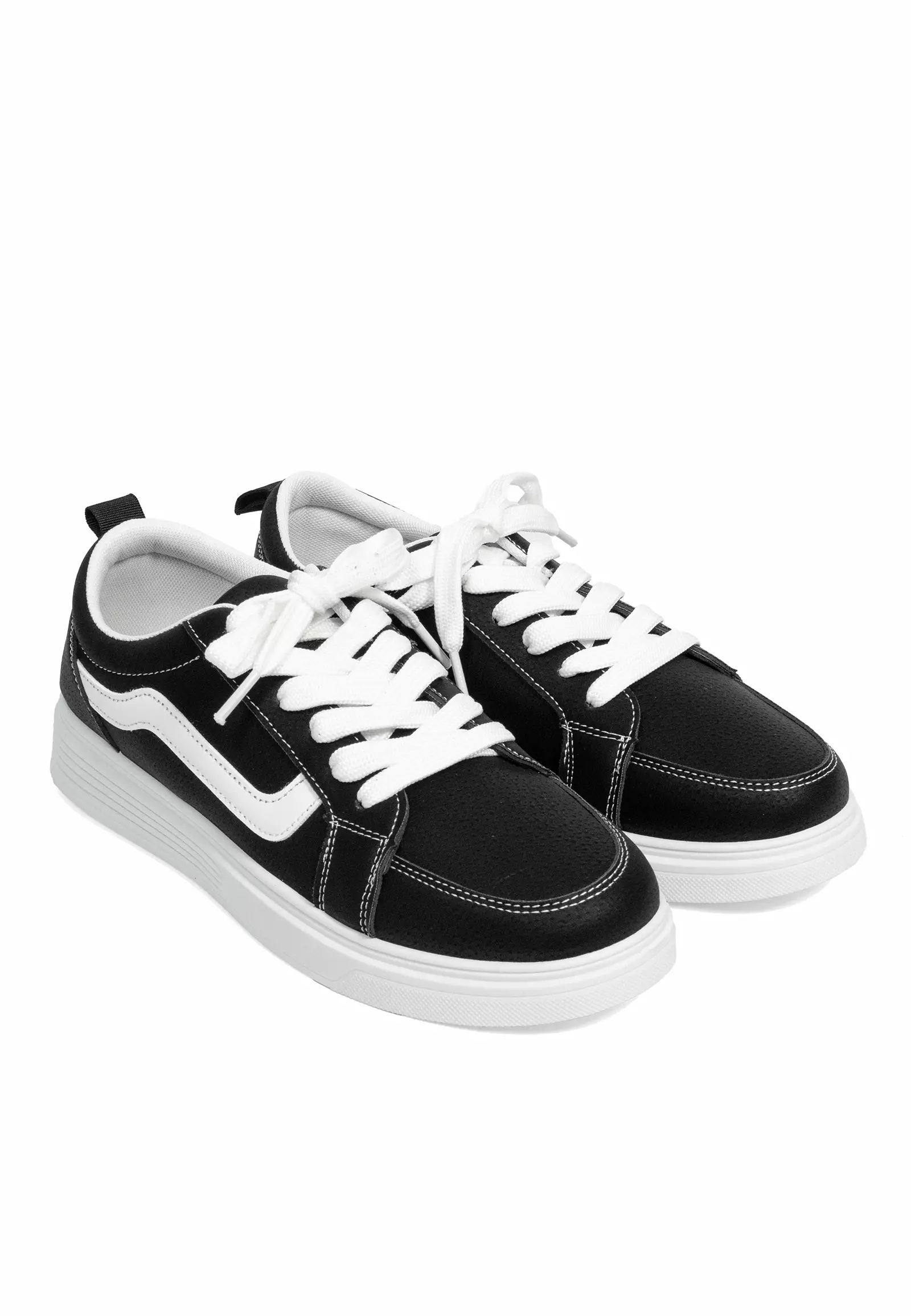 Dr. Kevin Sepatu Sneakers Kasual Pria Kets Seragam Sekolah Kulit 881-009