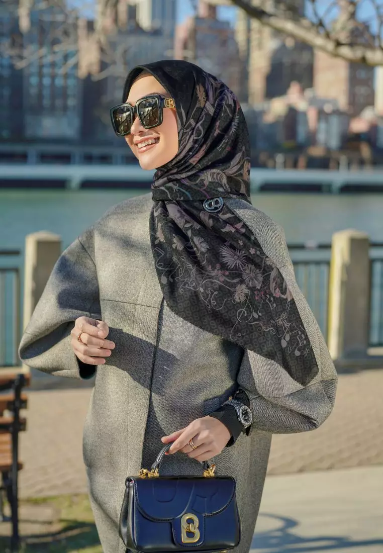 Nada 2 Square - Harpa – Buttonscarves