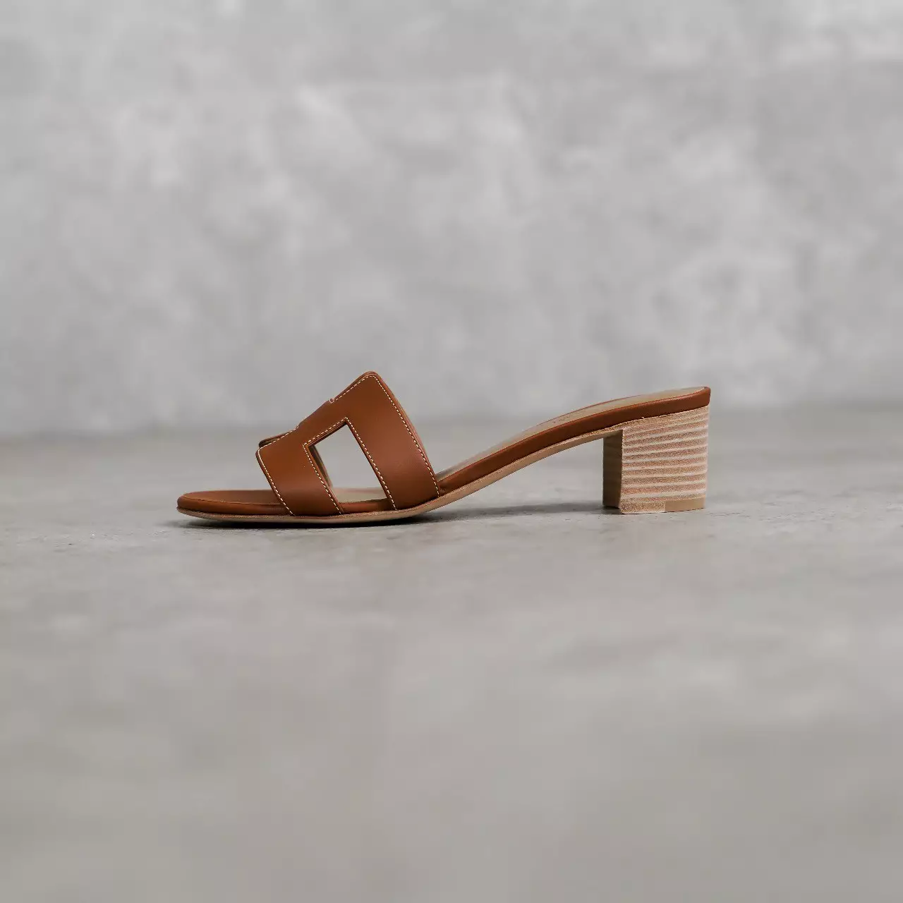 Sepatu HERMES OASIS GOLD BLOCK HEELS 100% ORIGINAL