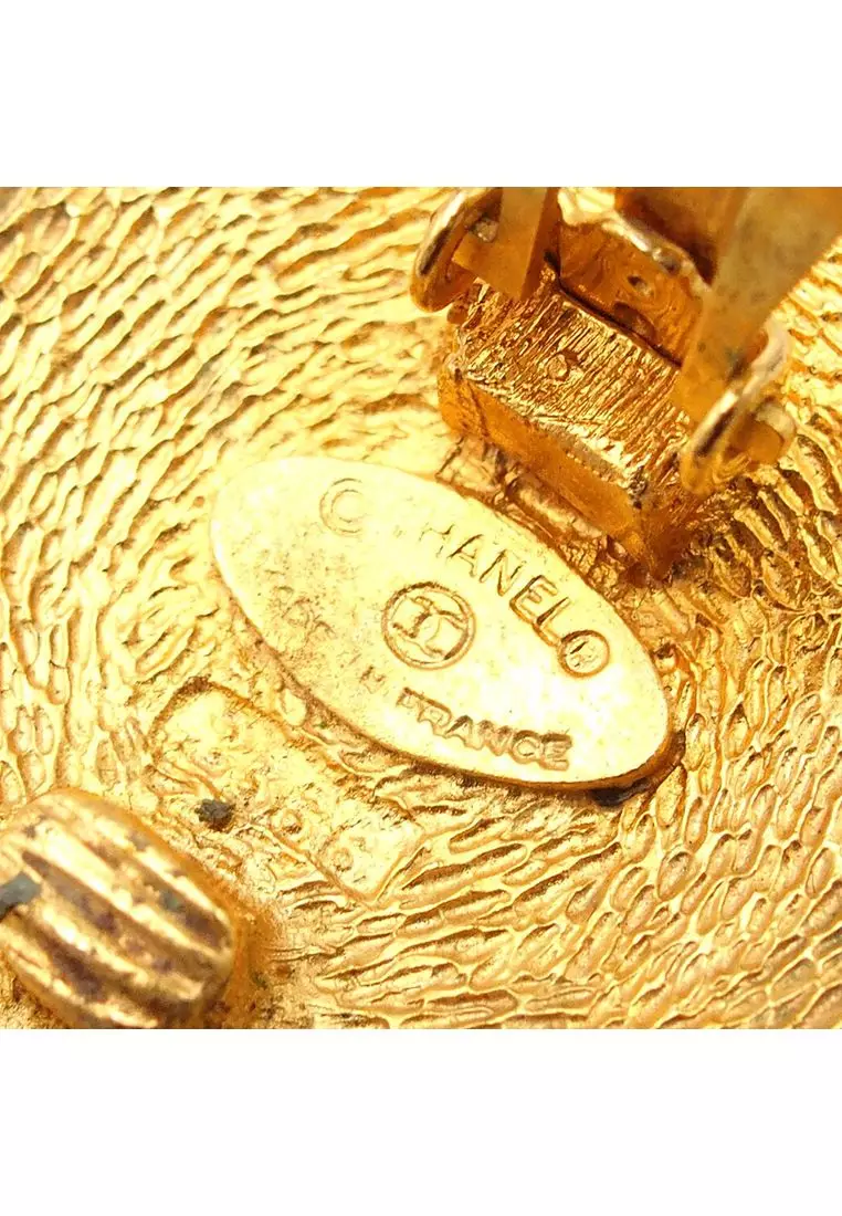 Pre-Loved Chanel Gold Plated 31 Rue Cambon Round Clip On Earrings