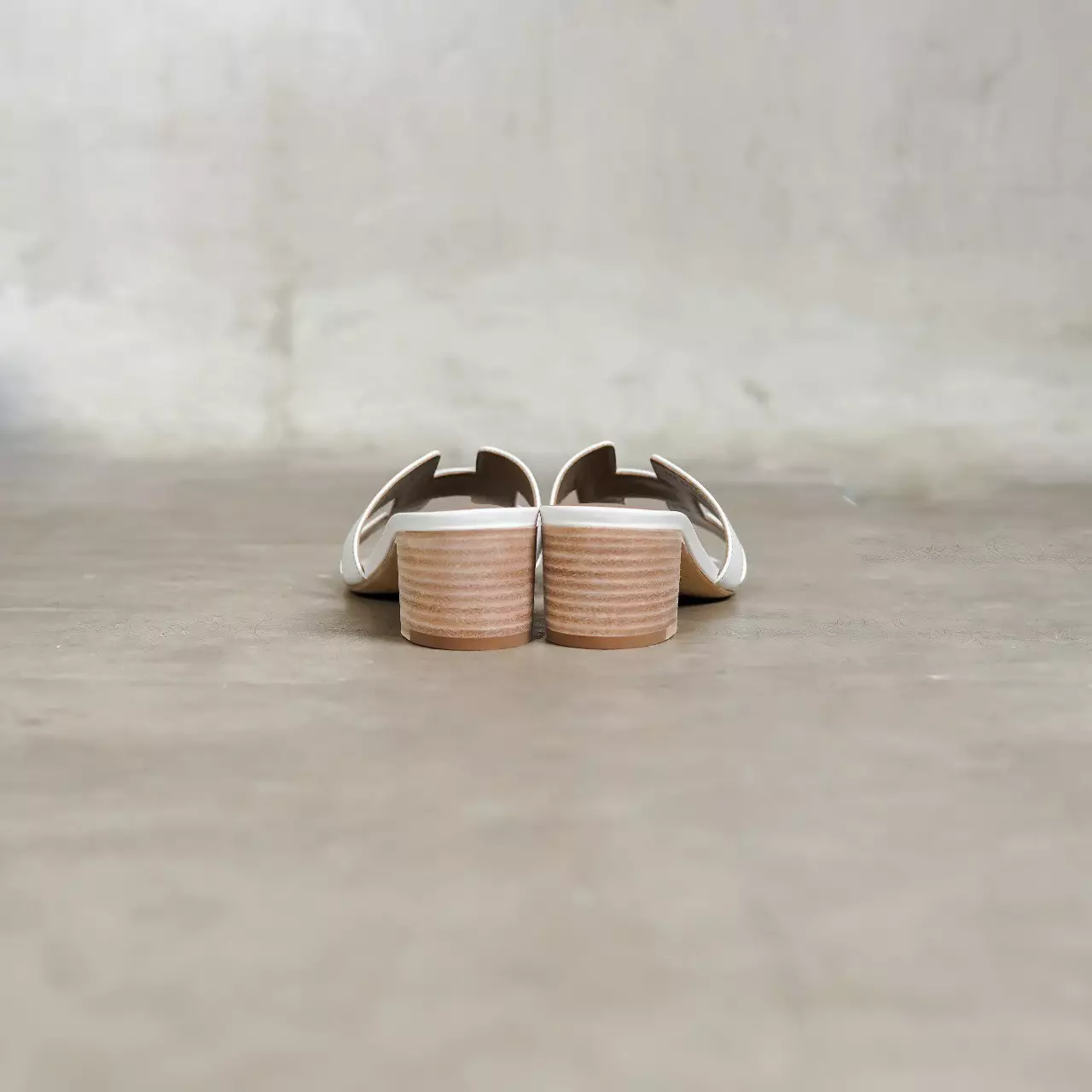 Sepatu HERMES OASIS WHITE BLOCK HEELS 100% ORIGINAL