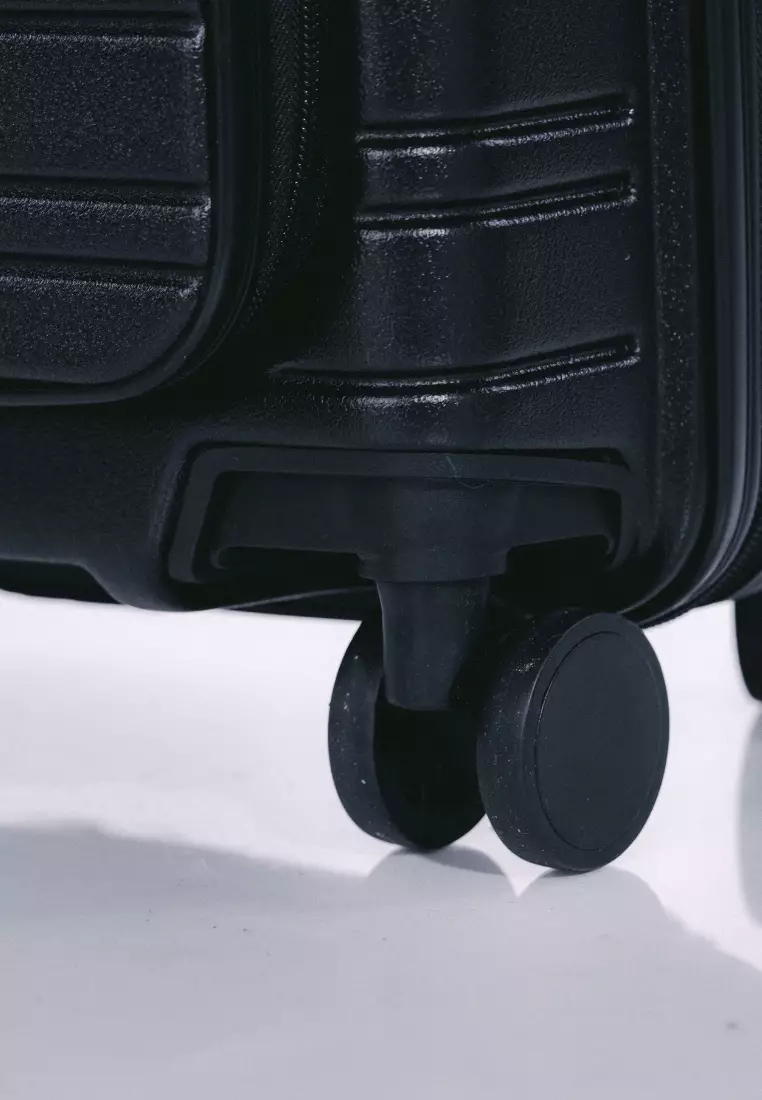 Buy the 815 co sigma 20 small hard case with laptop compartment