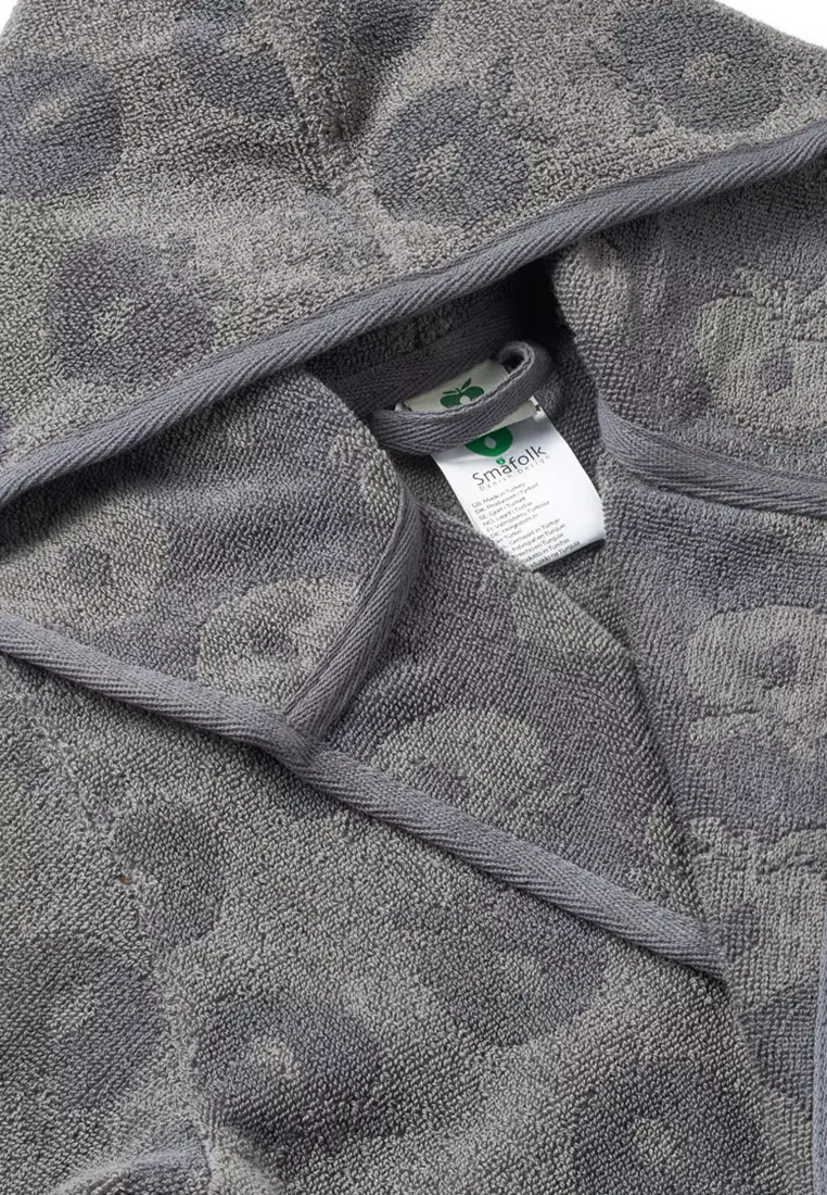 Bathrobe with apples