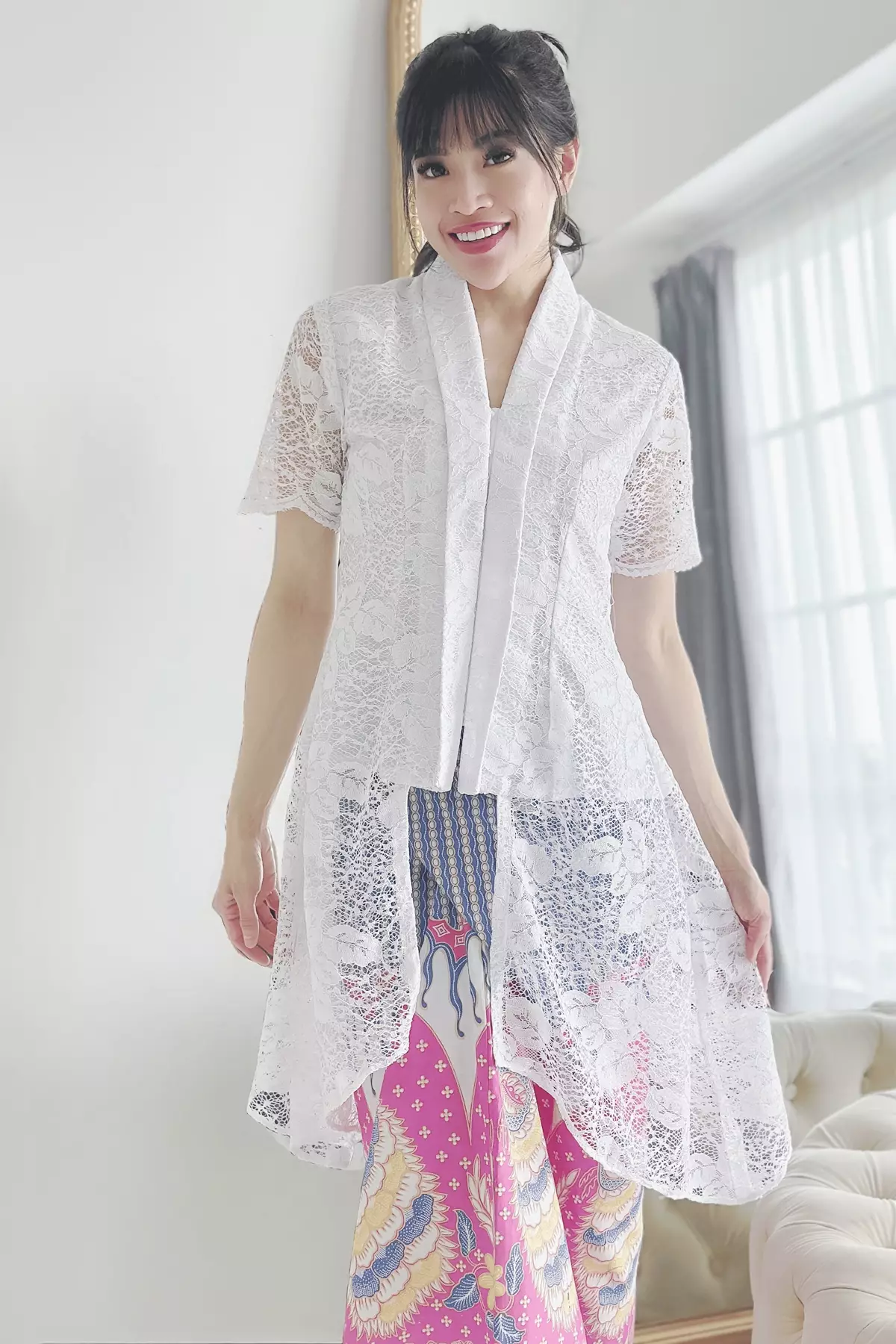 Astadewi White Kebaya Panjang Asymetris