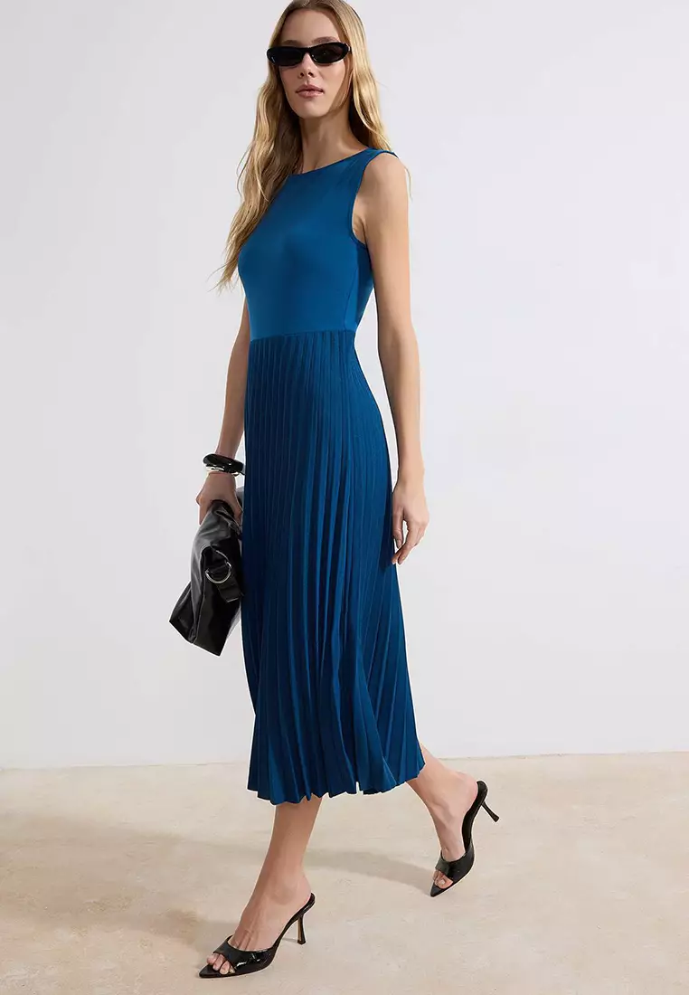 Petrol Zero Sleeve Crew Neck Pleated Flexible Midi Knitted Dress Twoss24El785