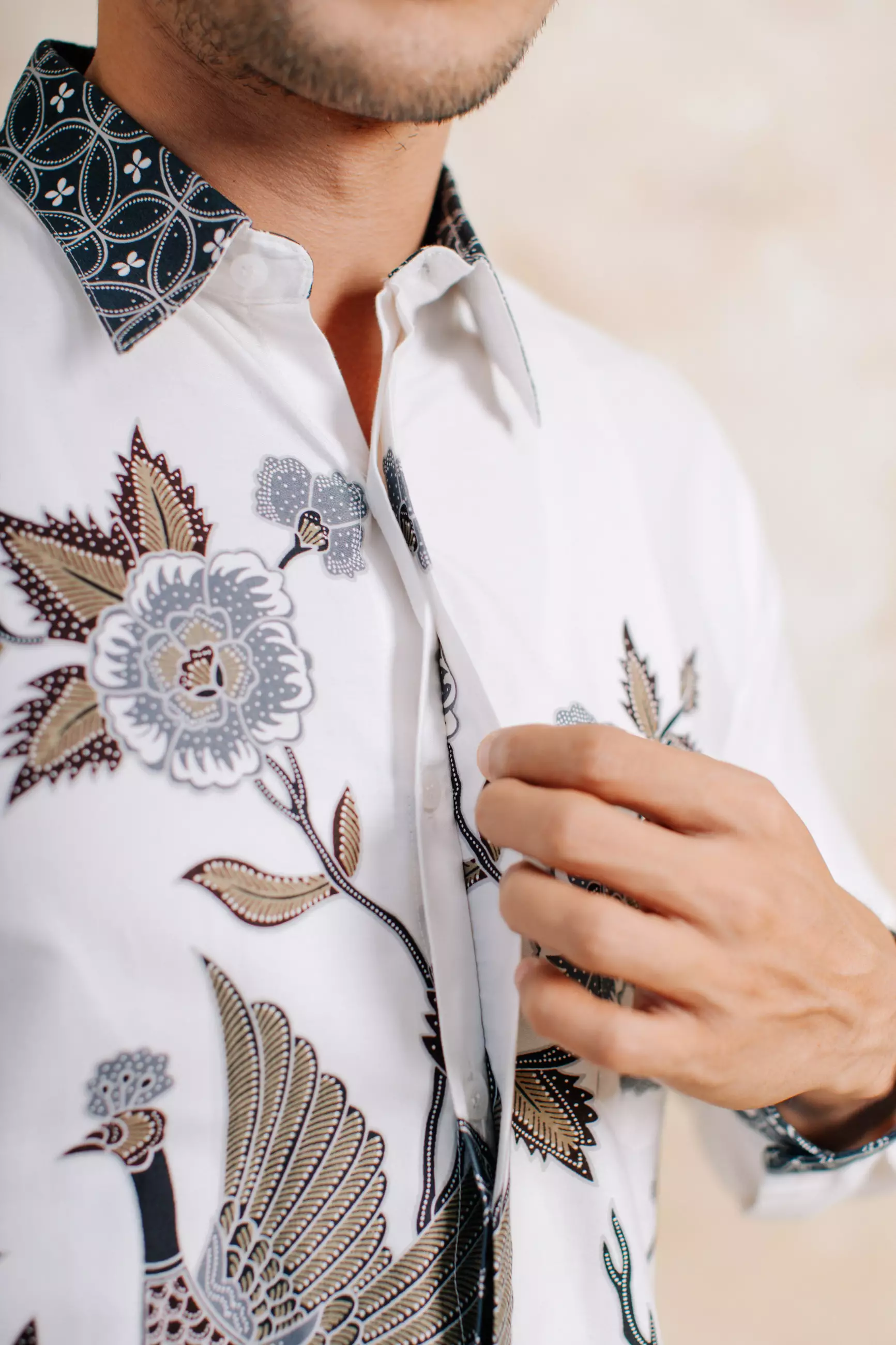 Adyatma Kamala White Putih Kemeja Batik Pria Slim Fit Lengan Panjang Katun