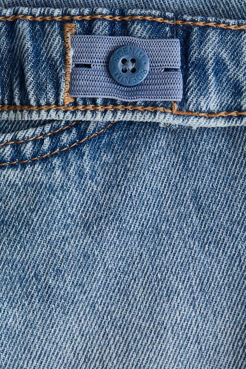 Relaxed Tapered Fit Jeans