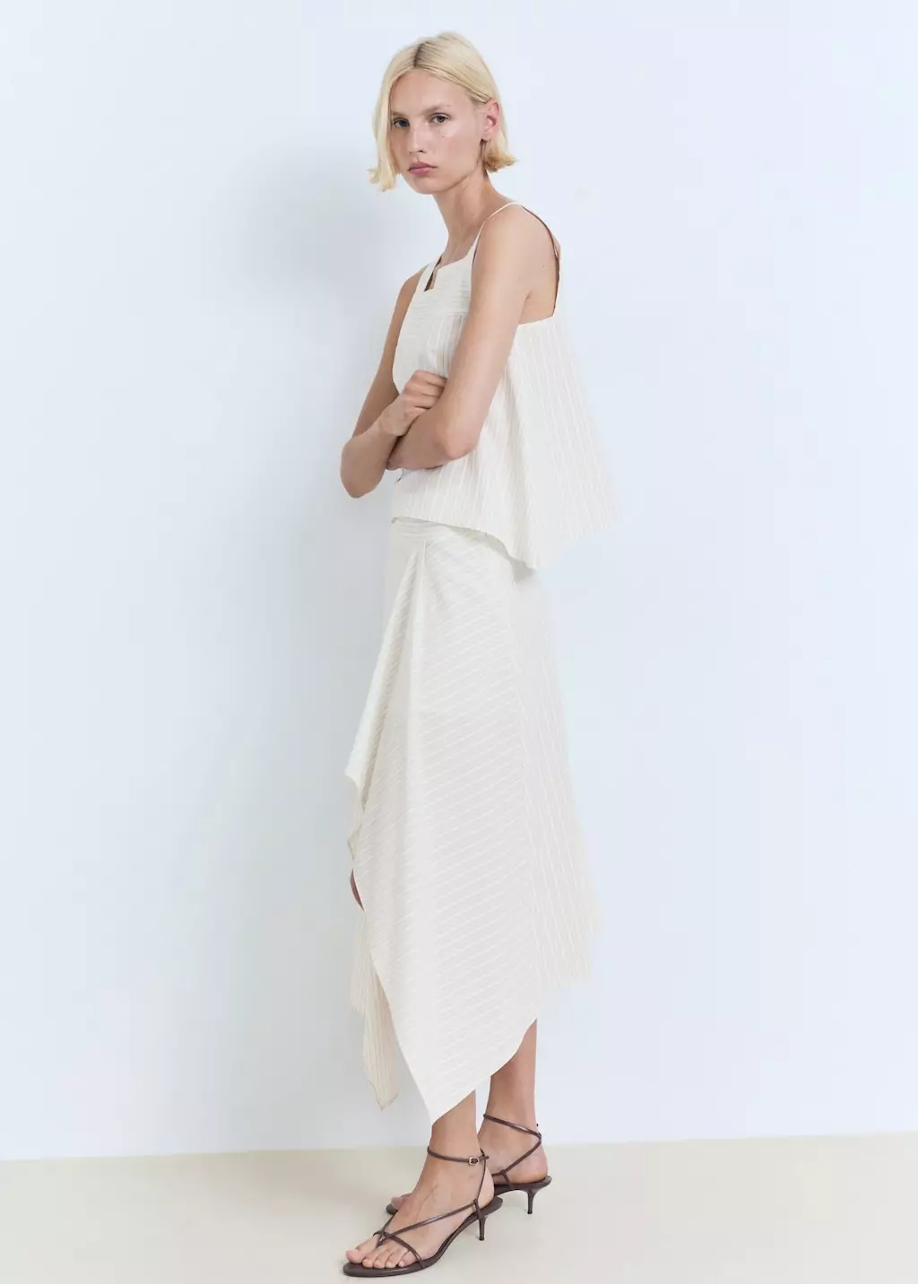 Rok asimetris garis-garis