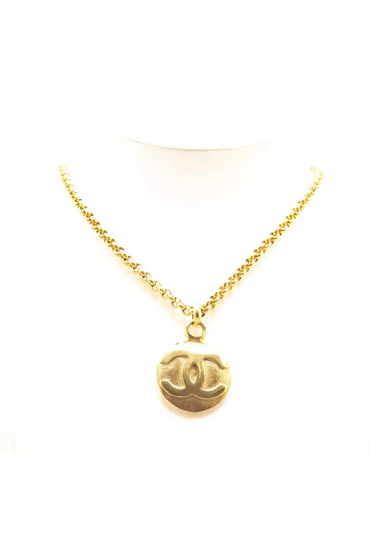 Pre-Loved Chanel Cc Gold Plated Circle Pendant Necklace