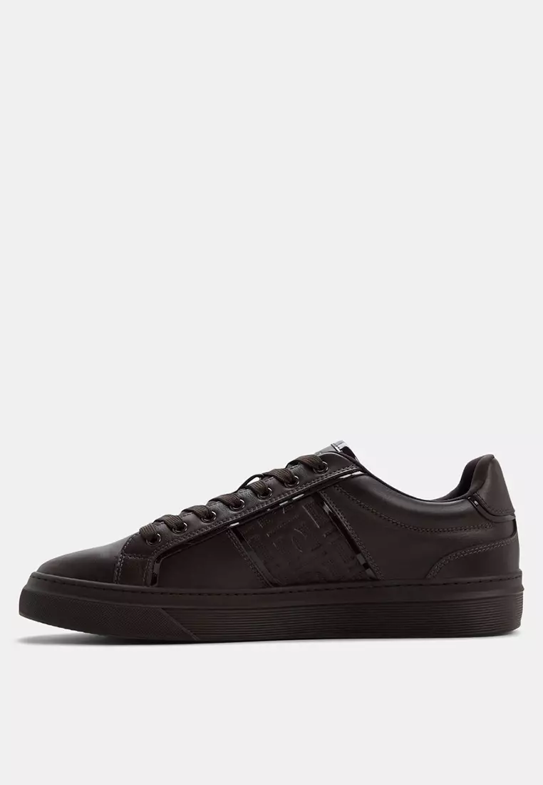 Courtline Sneakers