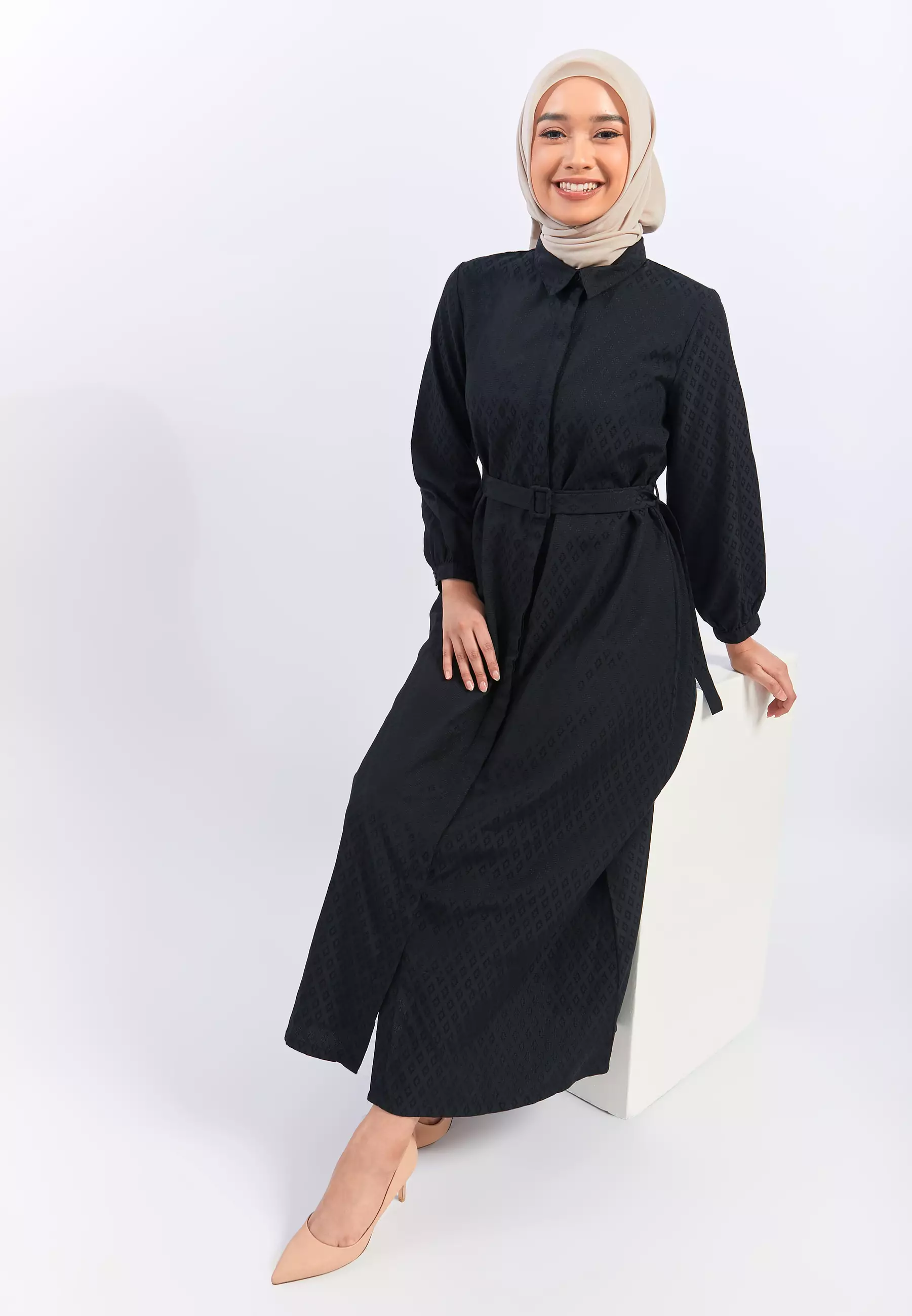 Madow Black Dress (G.42143)