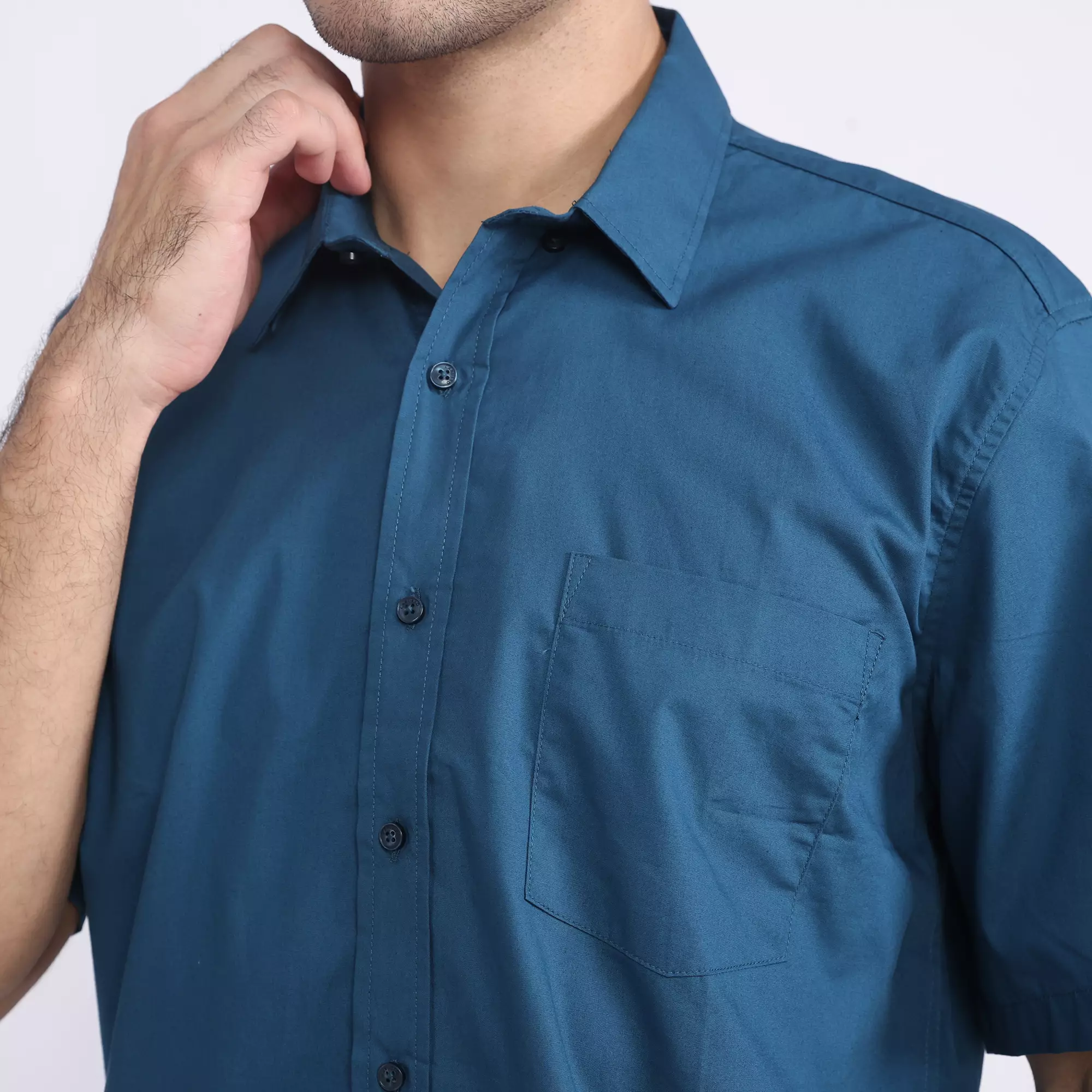 LARUSSO Kemeja Poplin Slim Fit Pria Lengan Pendek - Tosca Blue