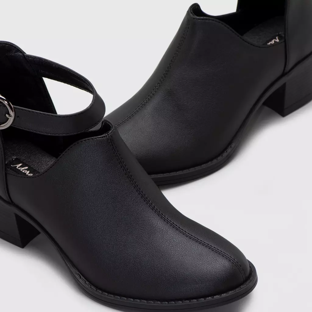 Lodka Boots Black Heels