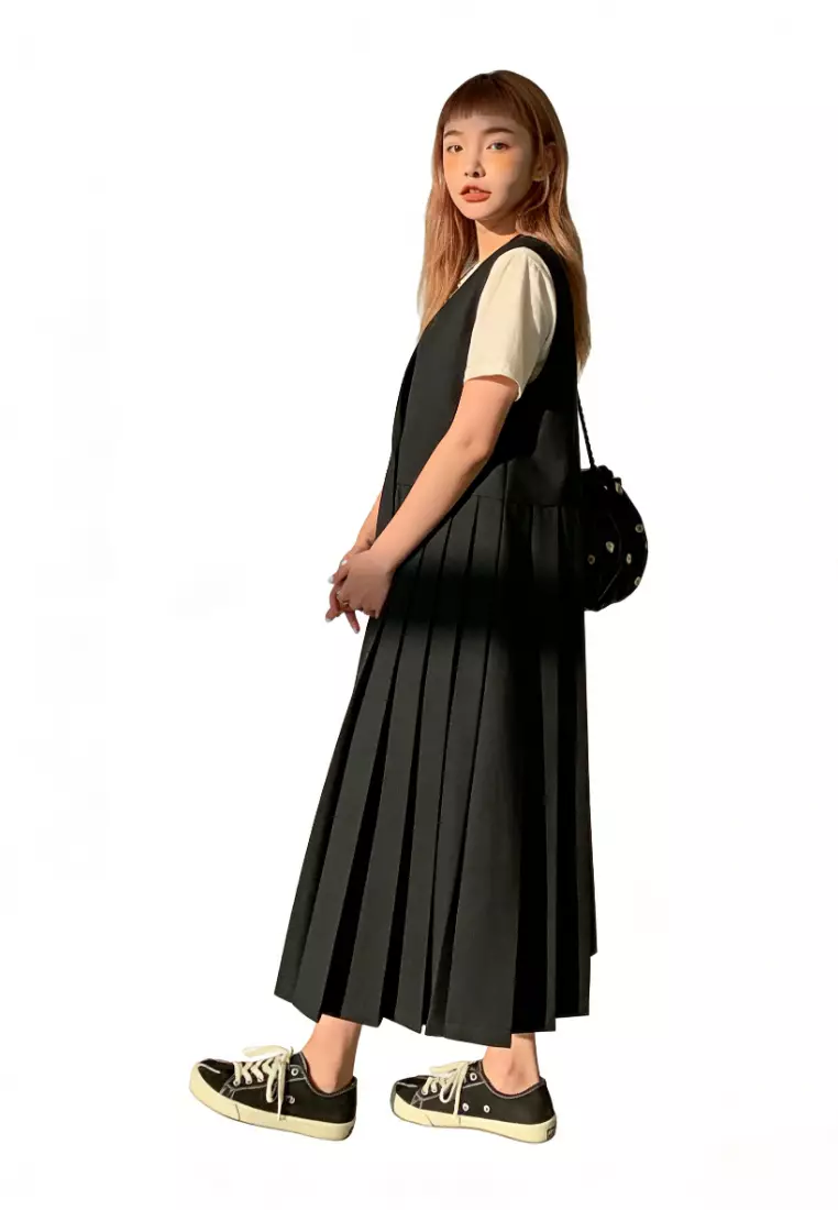 V-Neck Cross Button Pleated Sleeveless Dress CA26031919BK