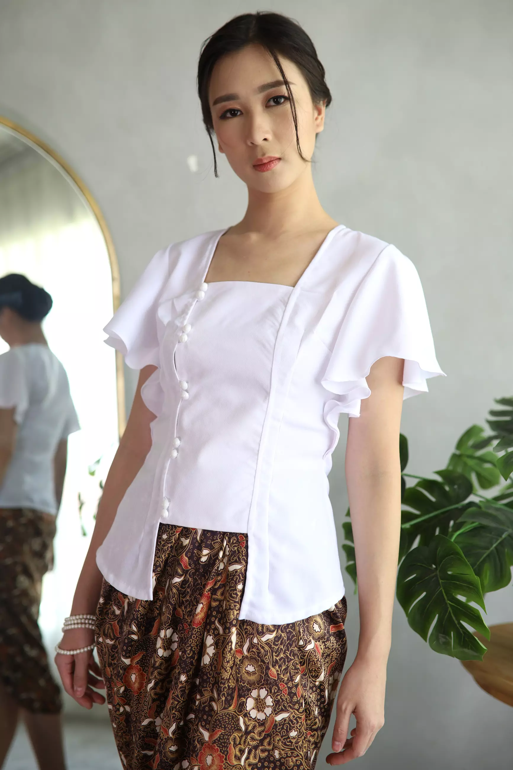 Soraya Dainty White Kebaya