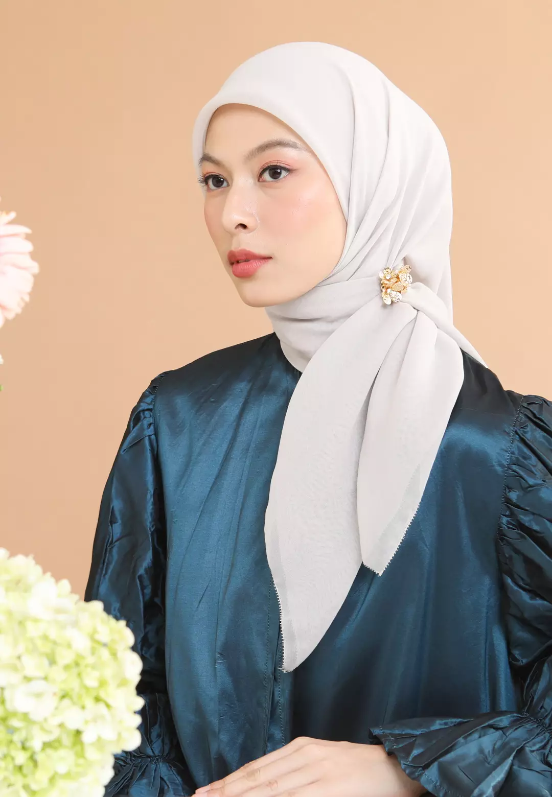 HijabChic Zelda Soft Khaki Scarf - Kerudung Paris Premium Polos Segi Empat Tegak Eyelash Emblem