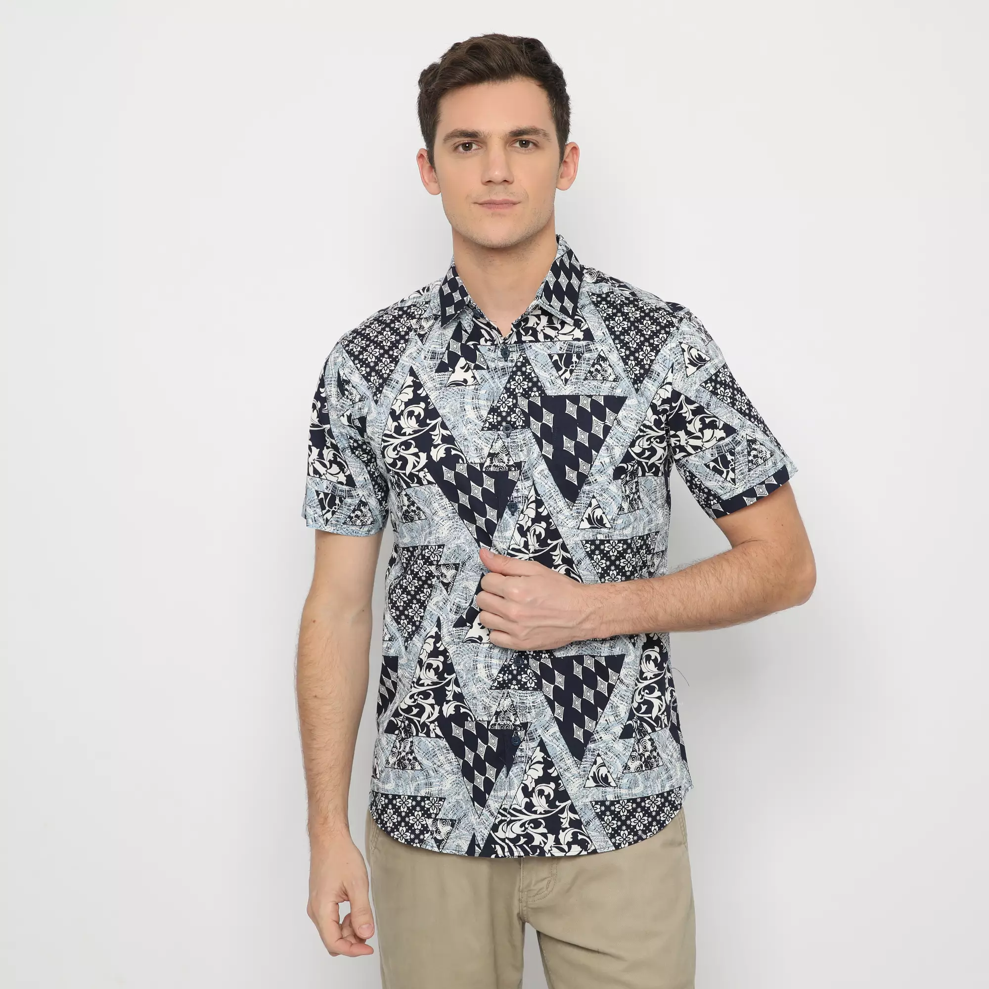 Platini Kemeja Batik Pria Lengan Pendek Katun Navy Biru 73171