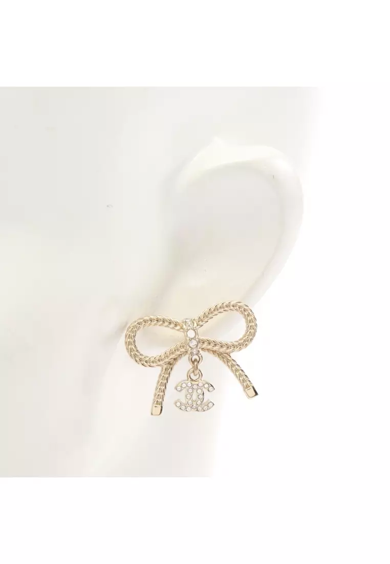 Chanel Pre-Loved Chanel coco mark ribbon swing earrings GP  display picture 2