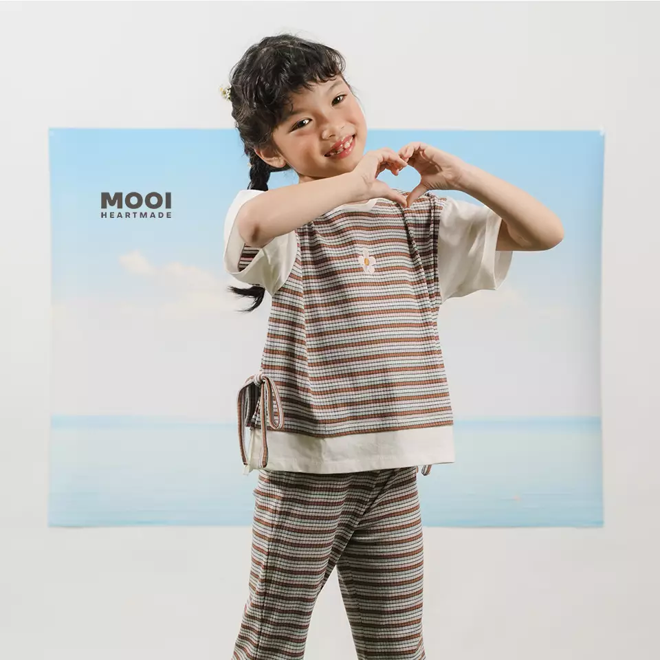 Mooi Atasan Anak Perempuan Chisa Striped Tee - Pink