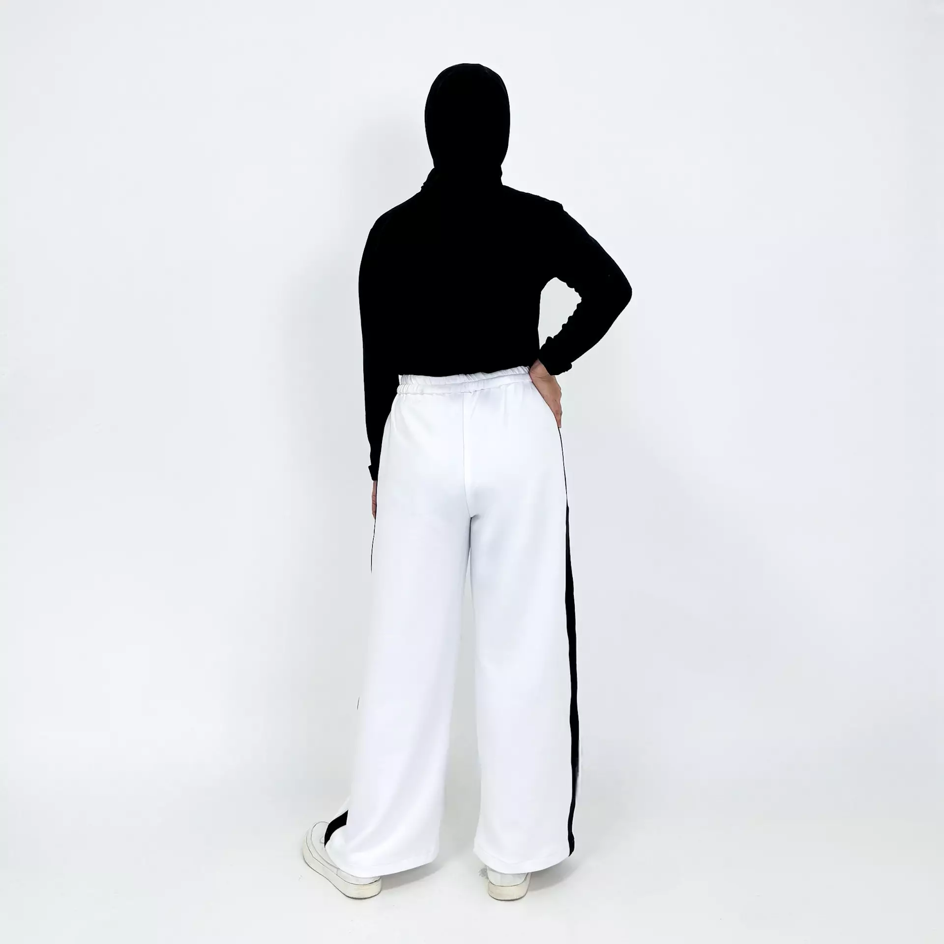 Celana Panjang Lebar Putih Rileks