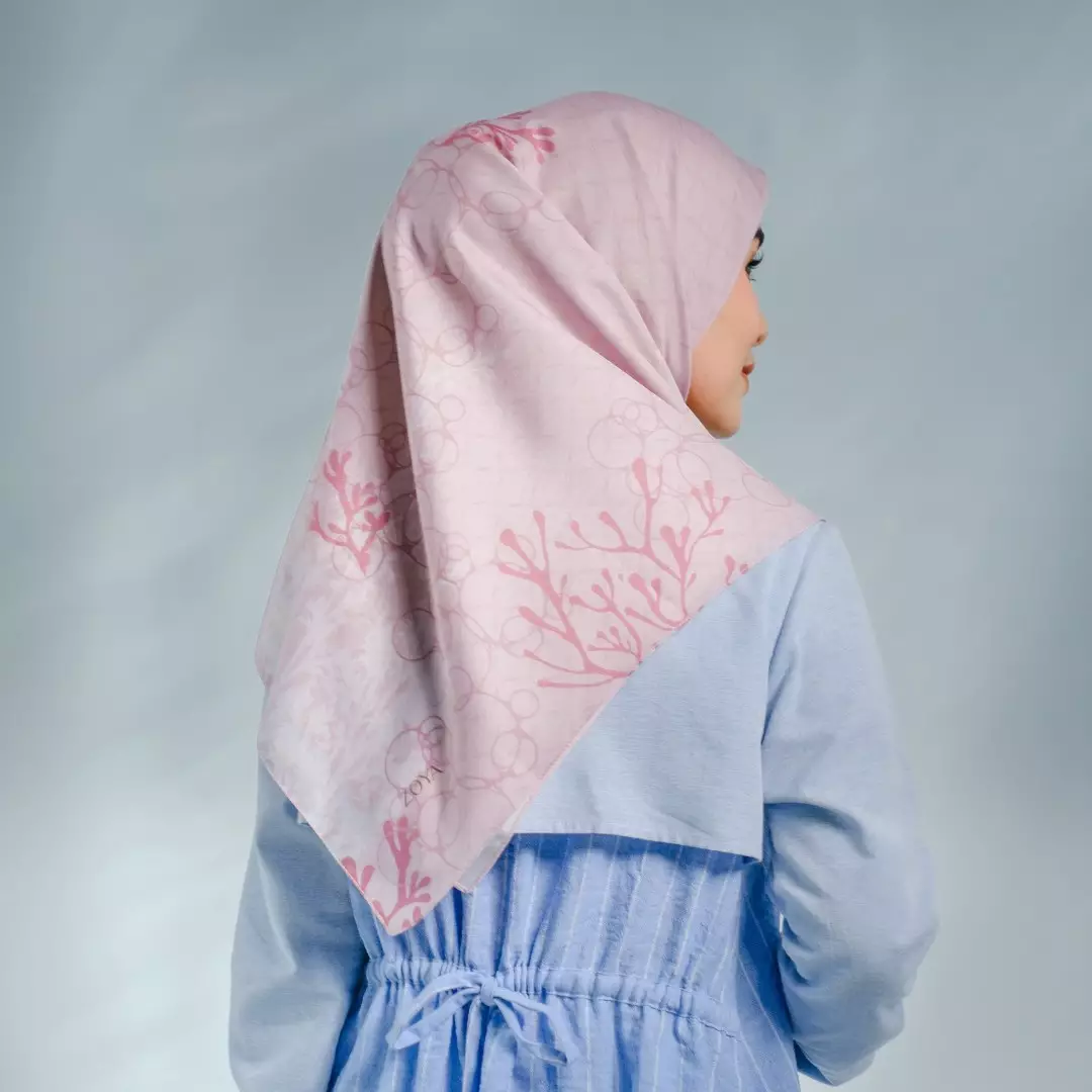 KARIBIA Sand - Kerudung Hijab Segiempat Motif With Pouch Ziplock - Bahan Poly Fine - Ukuran 110x110