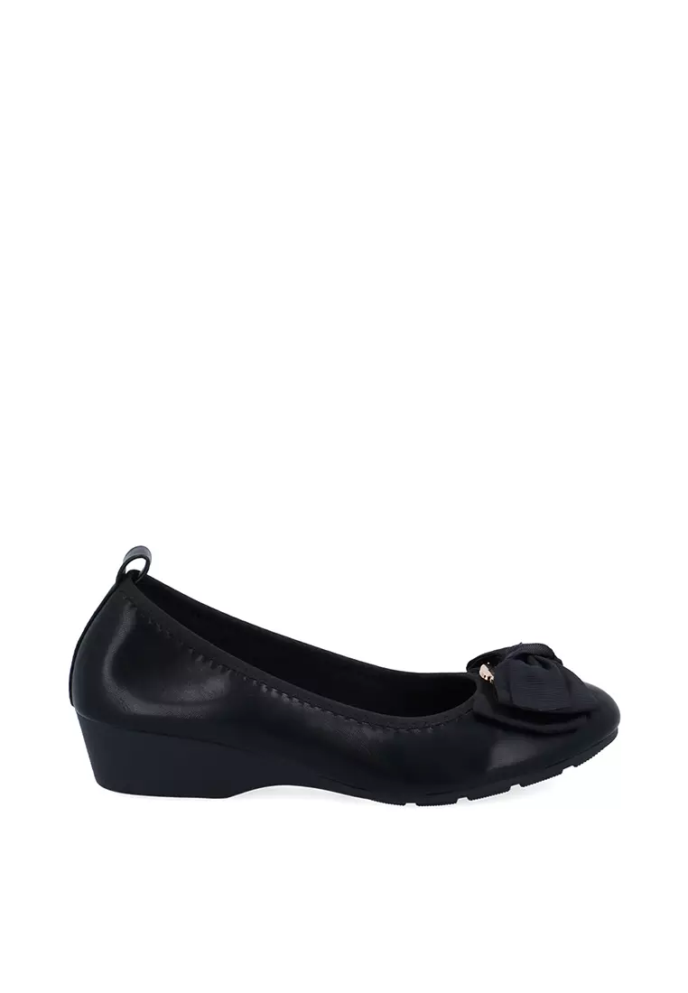 Discount on Carlo Rino  shoes - SKU: Black Palmer Adorned Bow Pumps