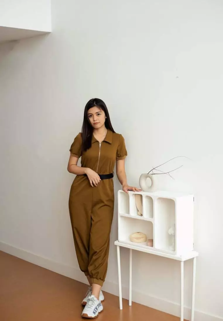 SPORTY JUMPSUIT WITH BELT