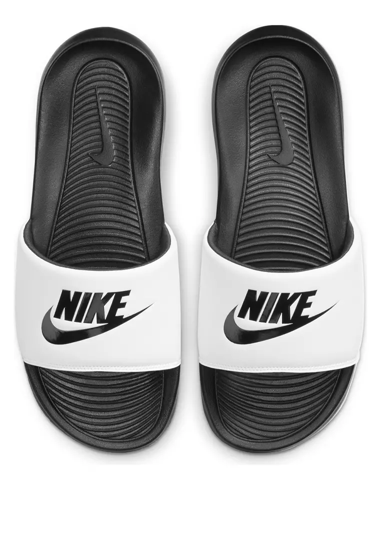 All black hot sale nike sandals