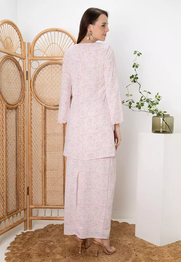 MEKAR Mix Blooms Floral Embroidery Kurung Modern Kipas Belakang in Pink