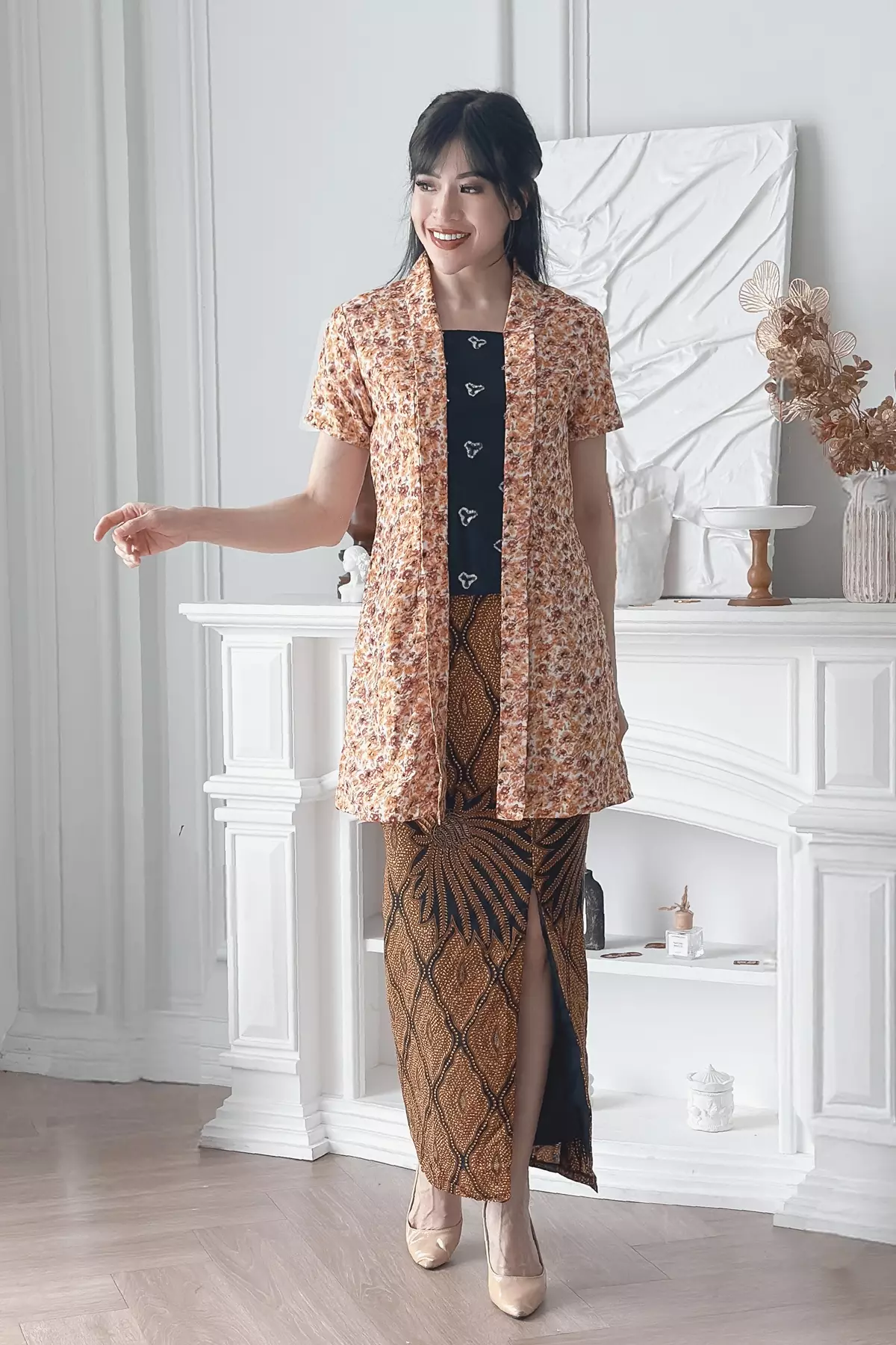 Chandani Kembangan Jingga Kebaya Panjang