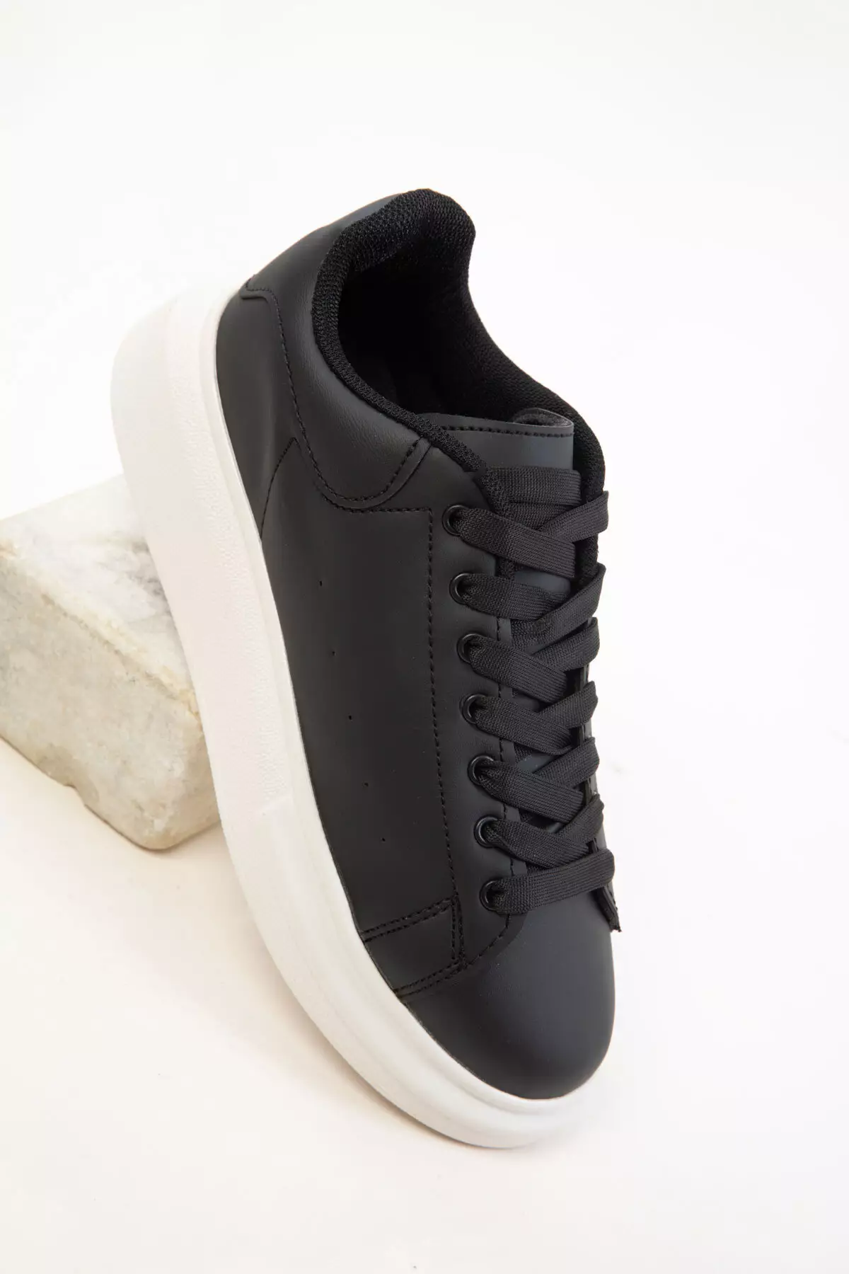 Black Women's Sneaker 19845