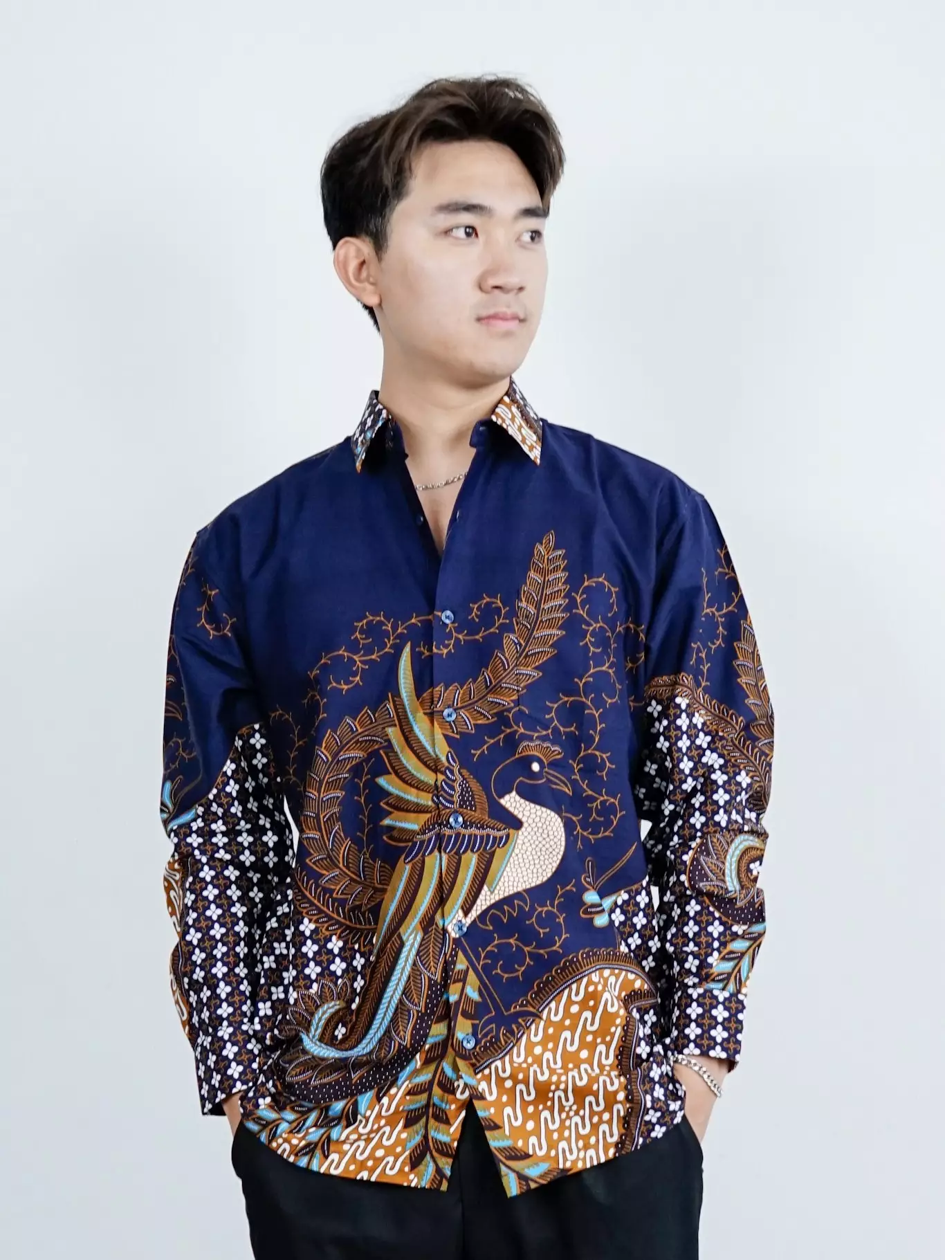 Andre Michel Kemeja Batik Lengan Panjang Navy Motif Burung Cokelat 16581