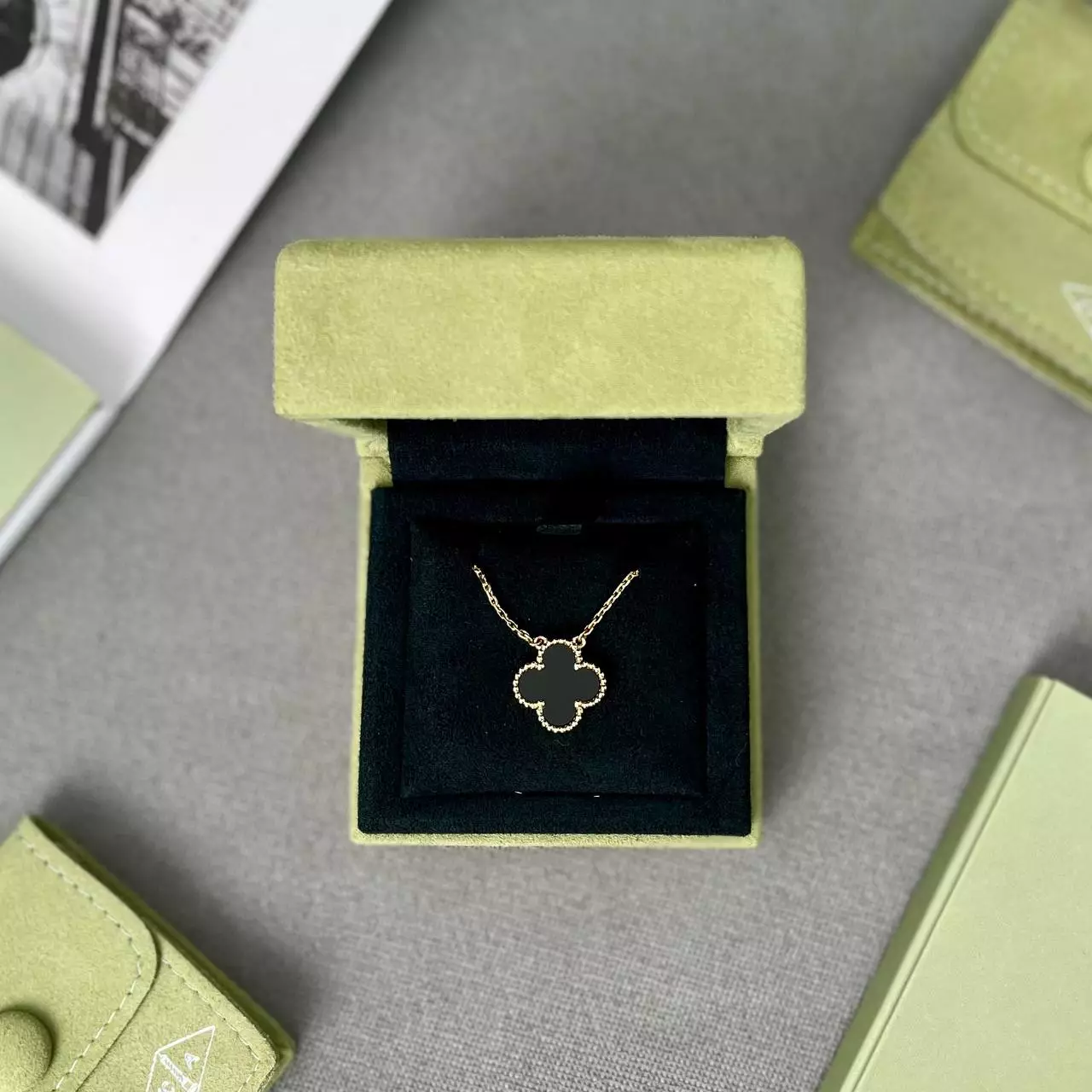 Vintage Alhambra Pendant 18K Yellow Gold Onyx