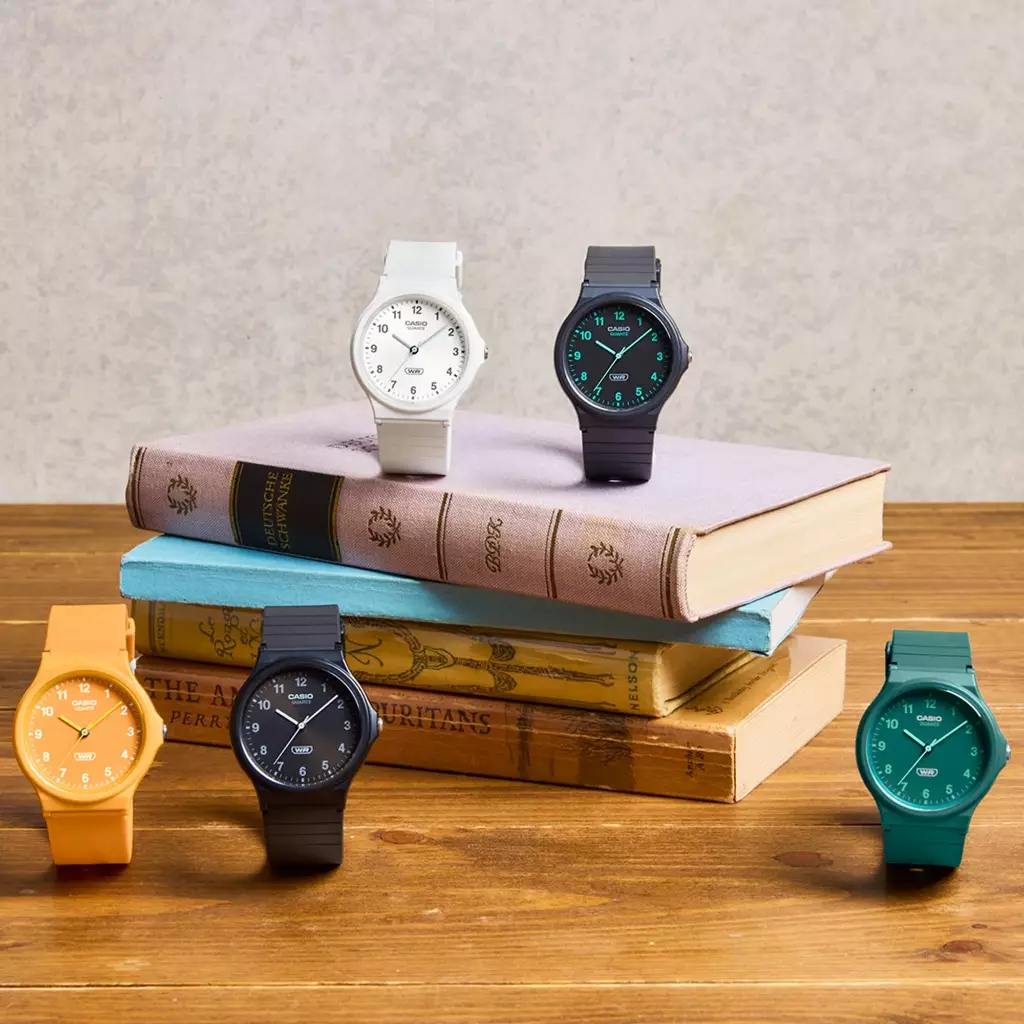 Casio Jam Tangan Pria dengan format Analog MQ-24B-8BDF