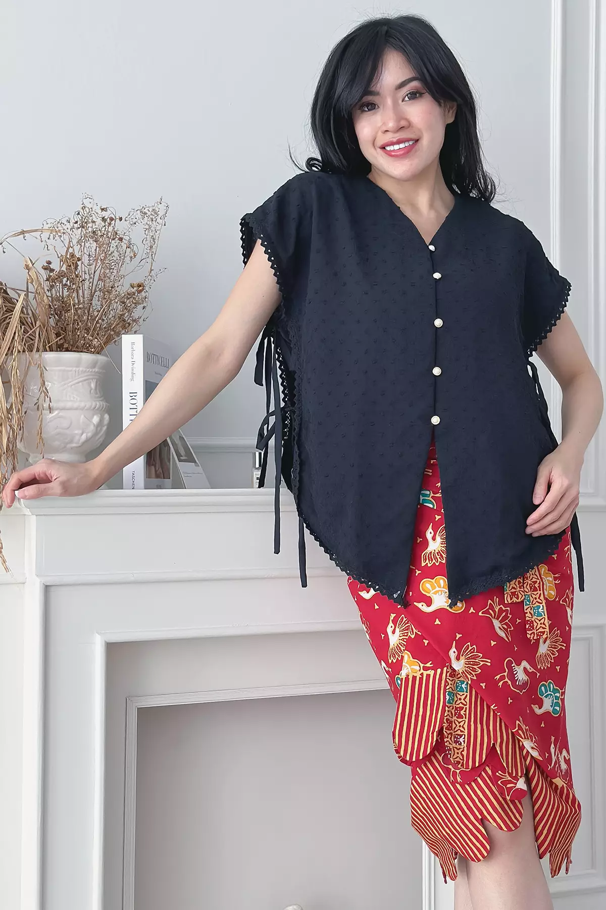 Viveka Hitam Kebaya Vest