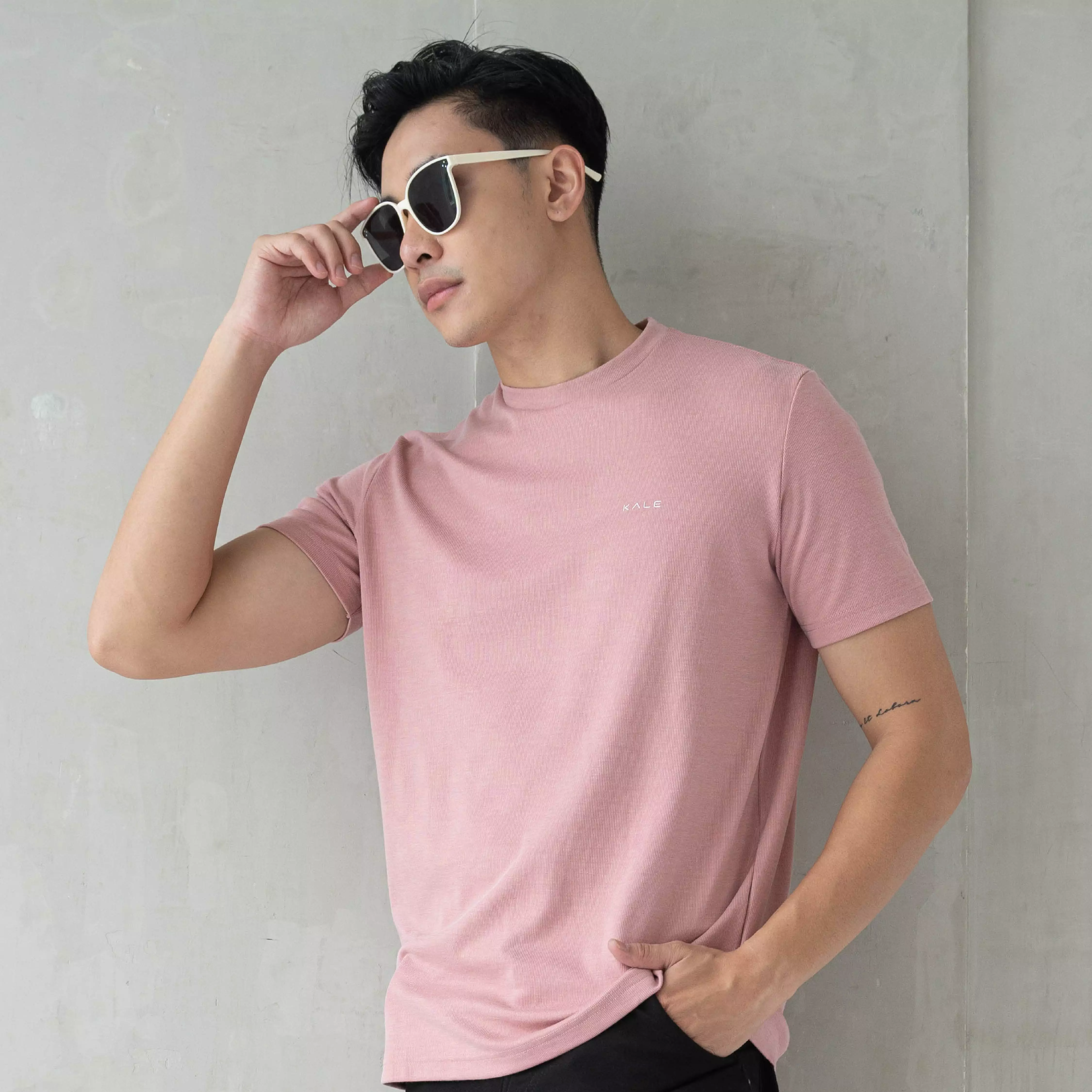 Kale Jovan Pink / Kaos Pria Basic Polos Lengan Pendek