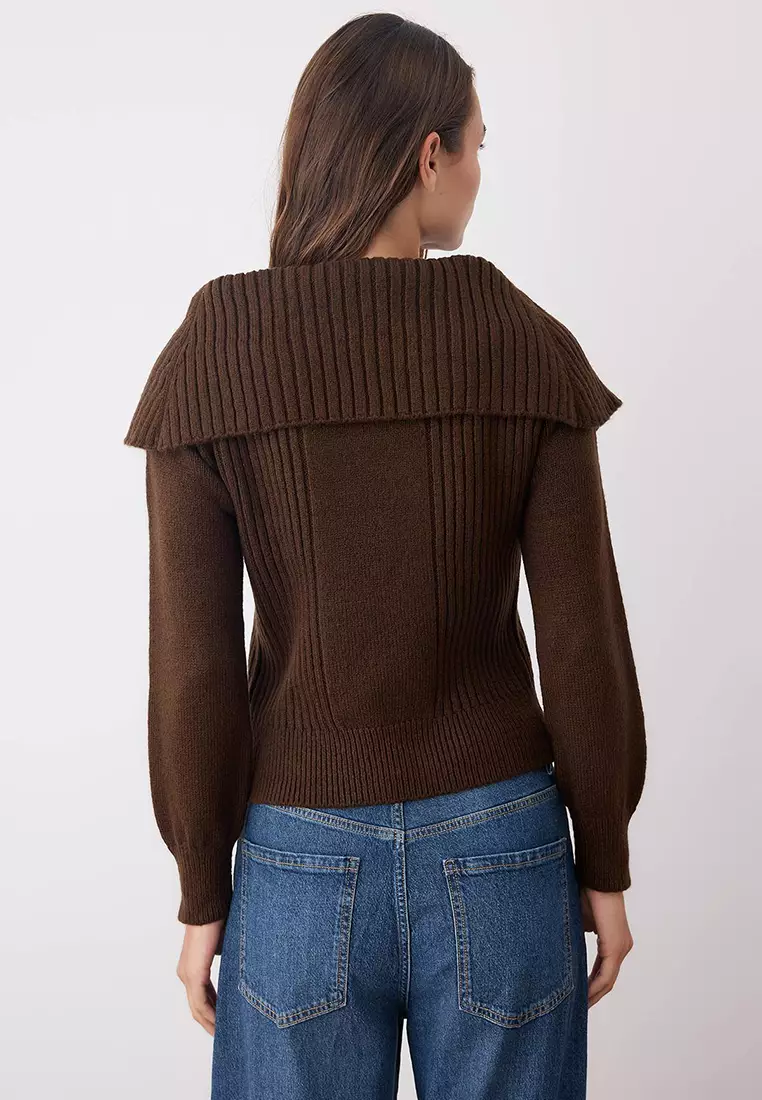 Brown Soft Texture Turn-Down Collar Knitwear Sweater Twoaw26Kz00024
