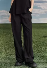 黑色