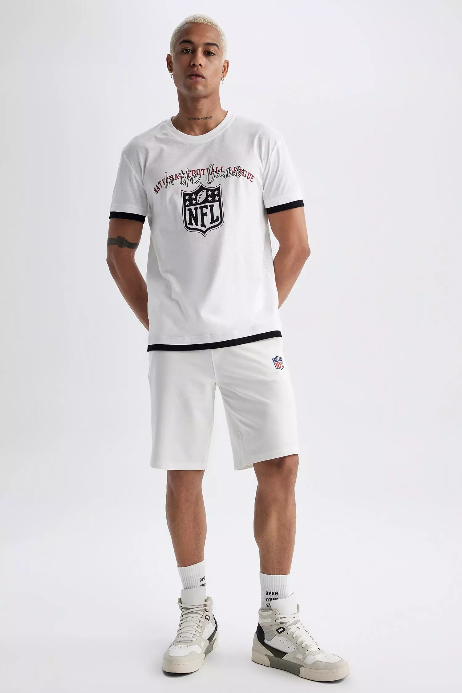 Buy DeFacto Standard Fit NFL Shield Licensed Crew Neck T-Shirt 2023 Online