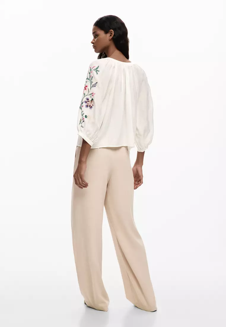 Buttoned blouse with embroidery